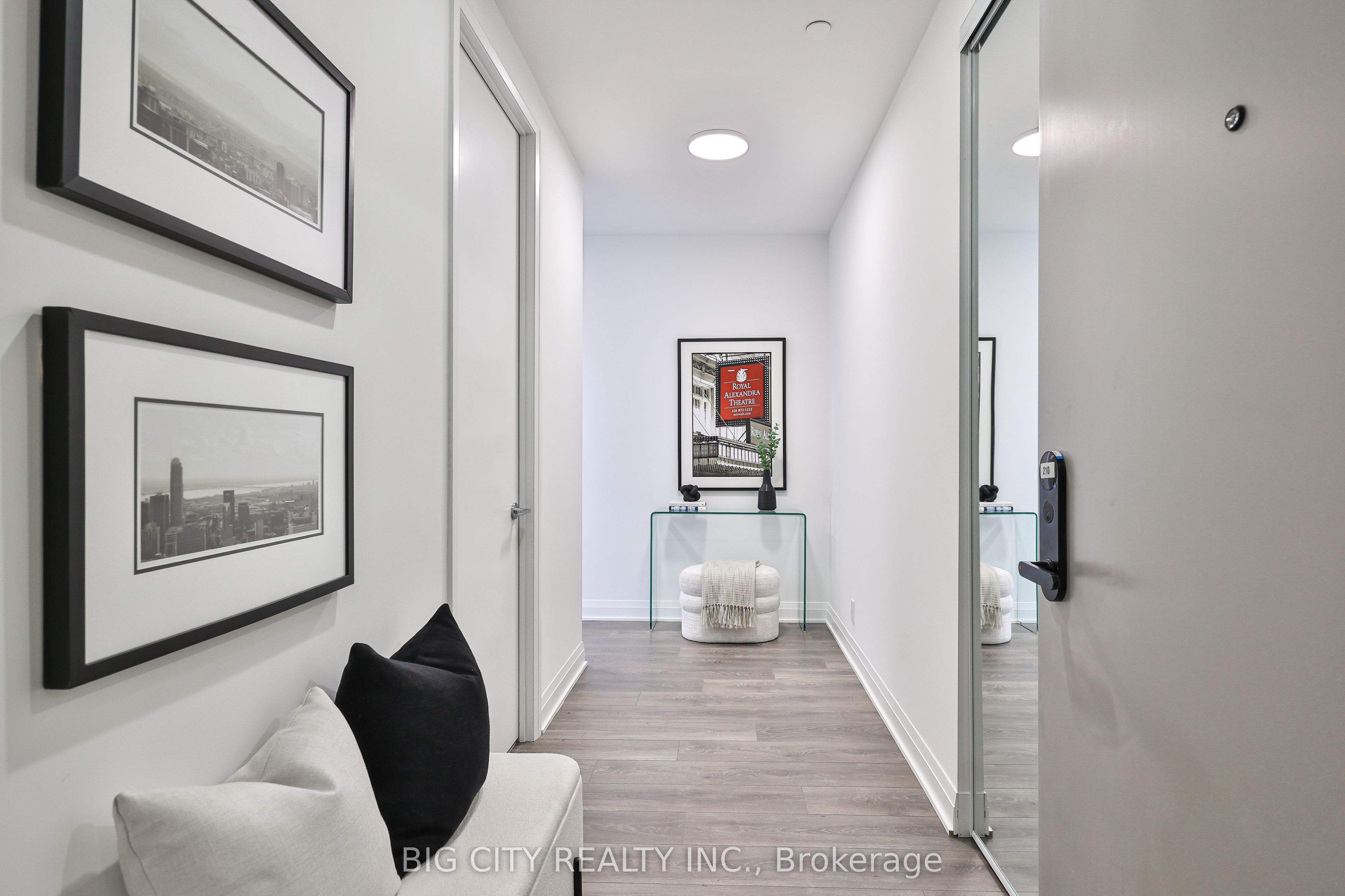 25 Frederick Todd Way 210, Toronto, ON M4G 0C9 photo 3