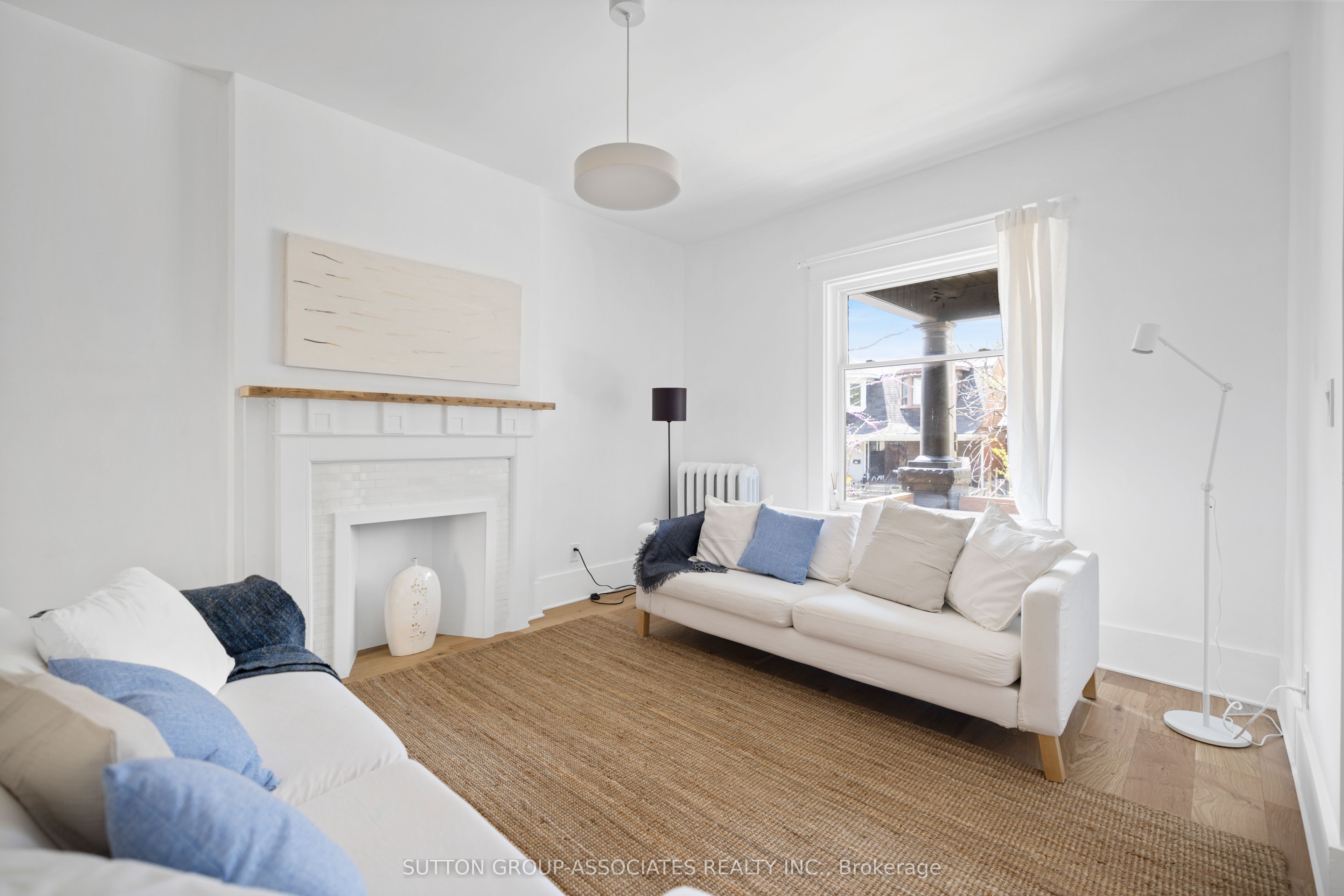 853 Manning Avenue, Toronto, ON M6G 2X1 photo 4