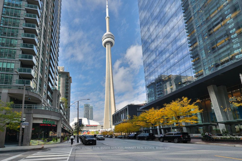 30 Grand Trunk Crescent 708, Toronto, ON M5J 3A4 photo 2