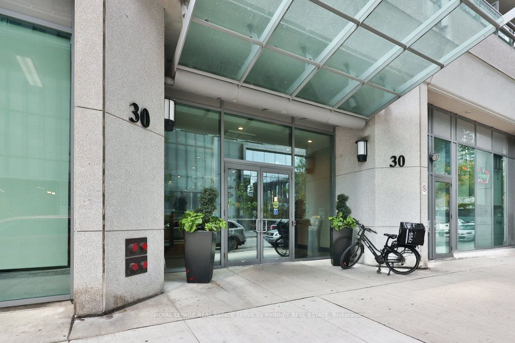 30 Grand Trunk Crescent 708, Toronto, ON M5J 3A4 photo 3