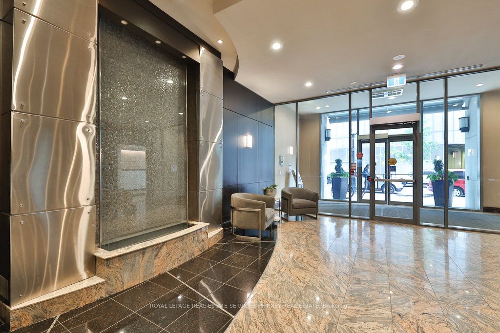 30 Grand Trunk Crescent 708, Toronto, ON M5J 3A4 photo 4