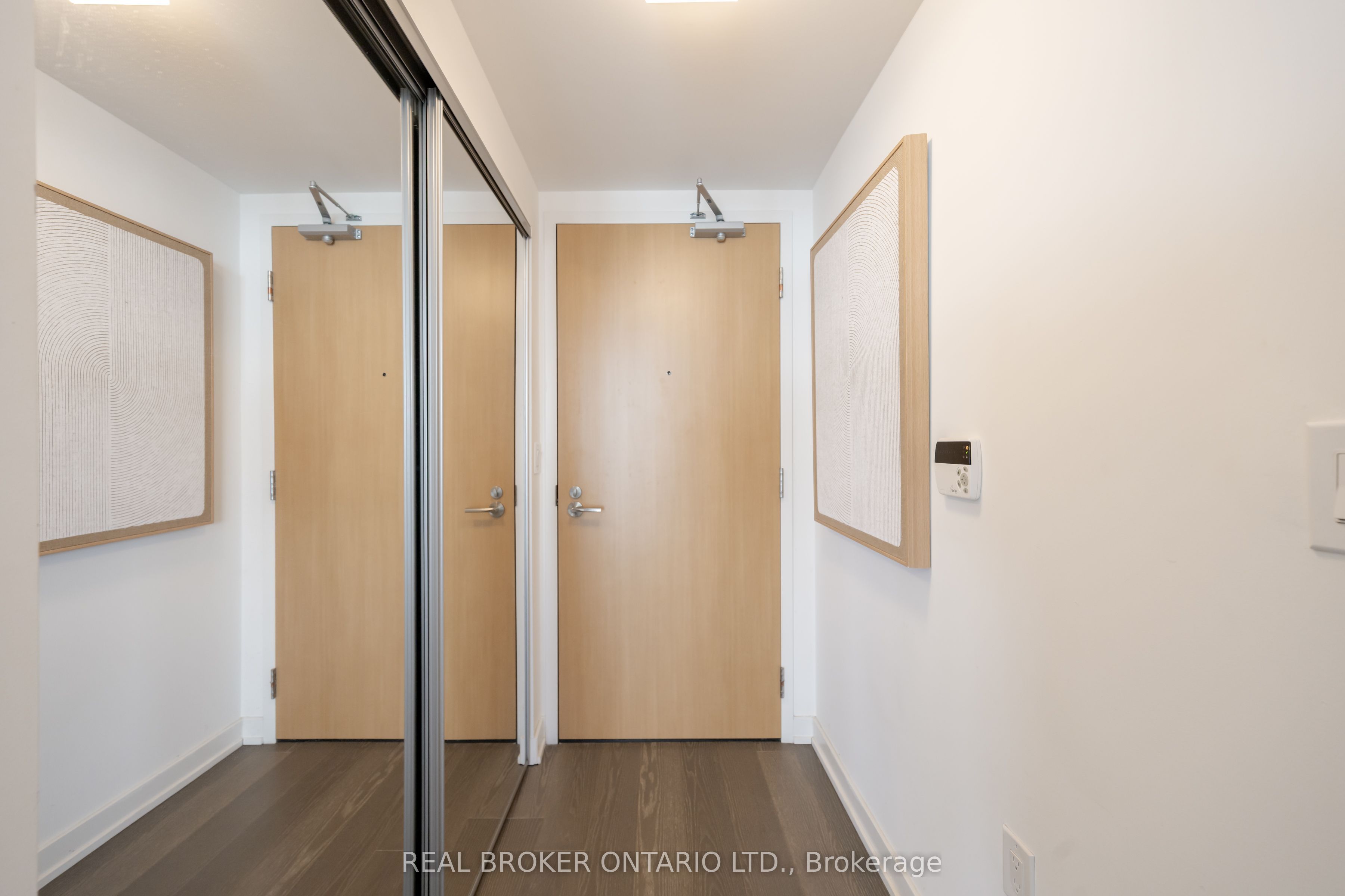 11 Wellesley Street W 5311, Toronto, ON M4Y 1E8 photo 2