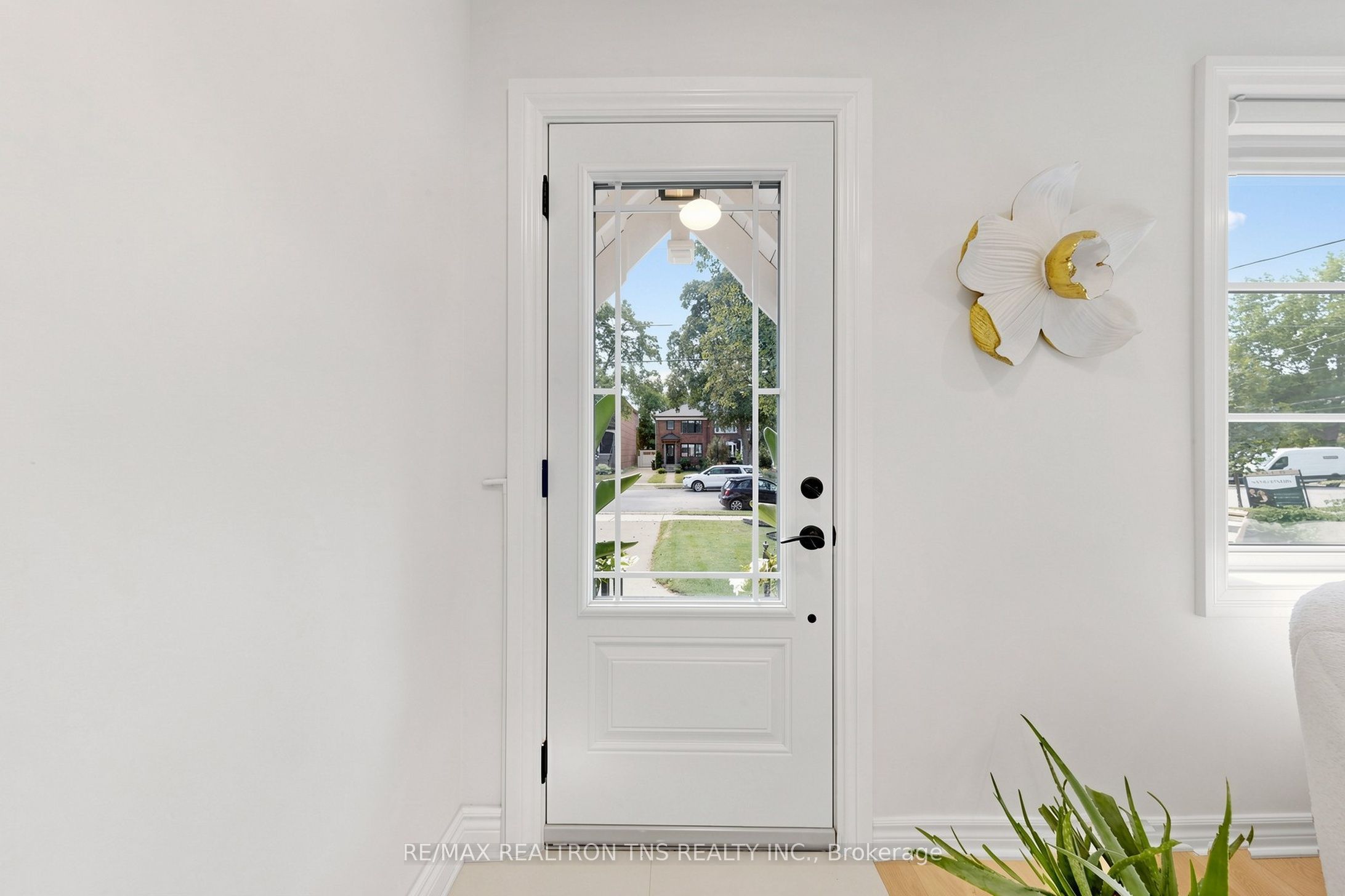 136 Glenvale Boulevard, Toronto, ON M4G 2V9 photo 3