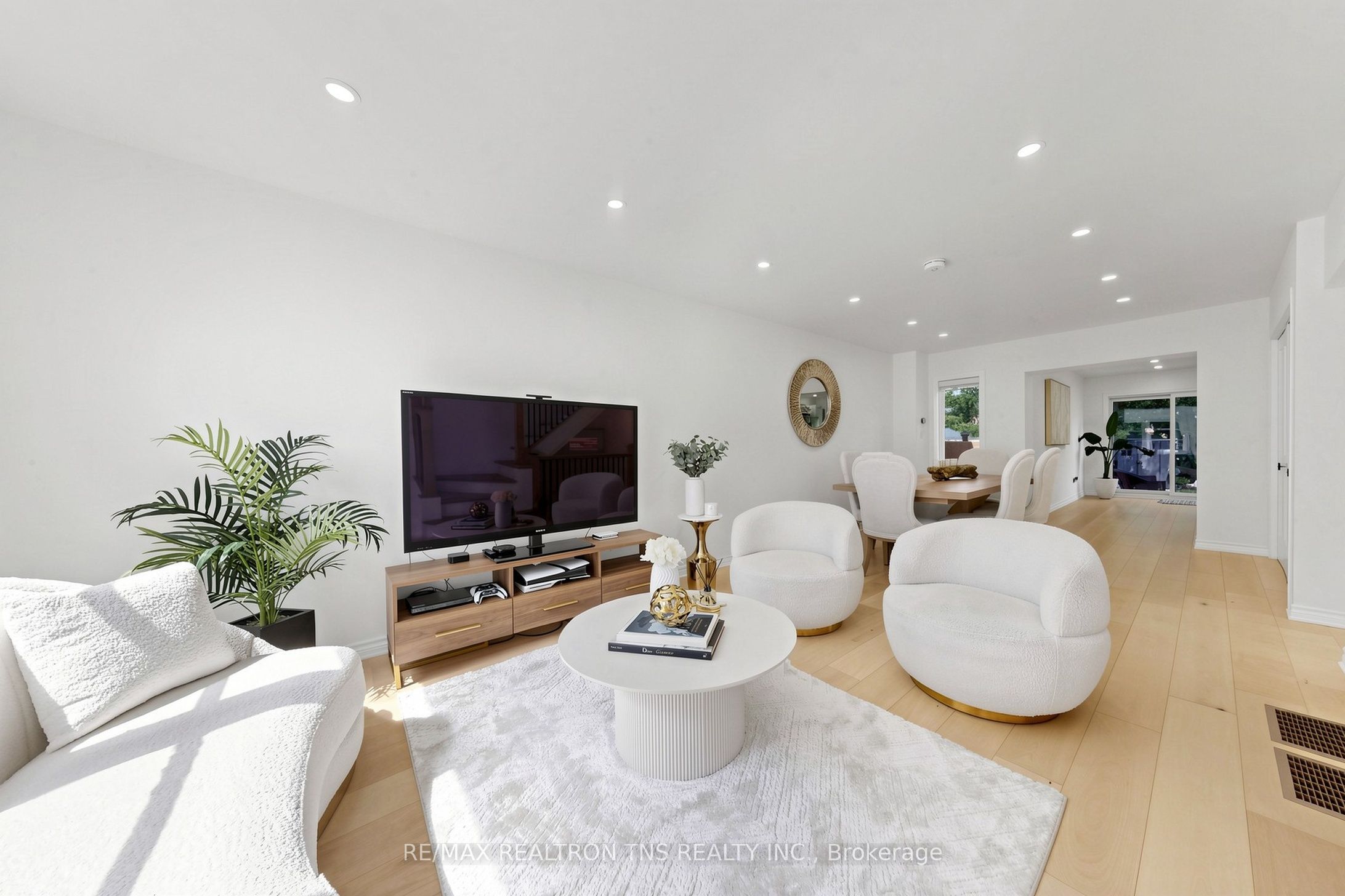136 Glenvale Boulevard, Toronto, ON M4G 2V9 photo 4