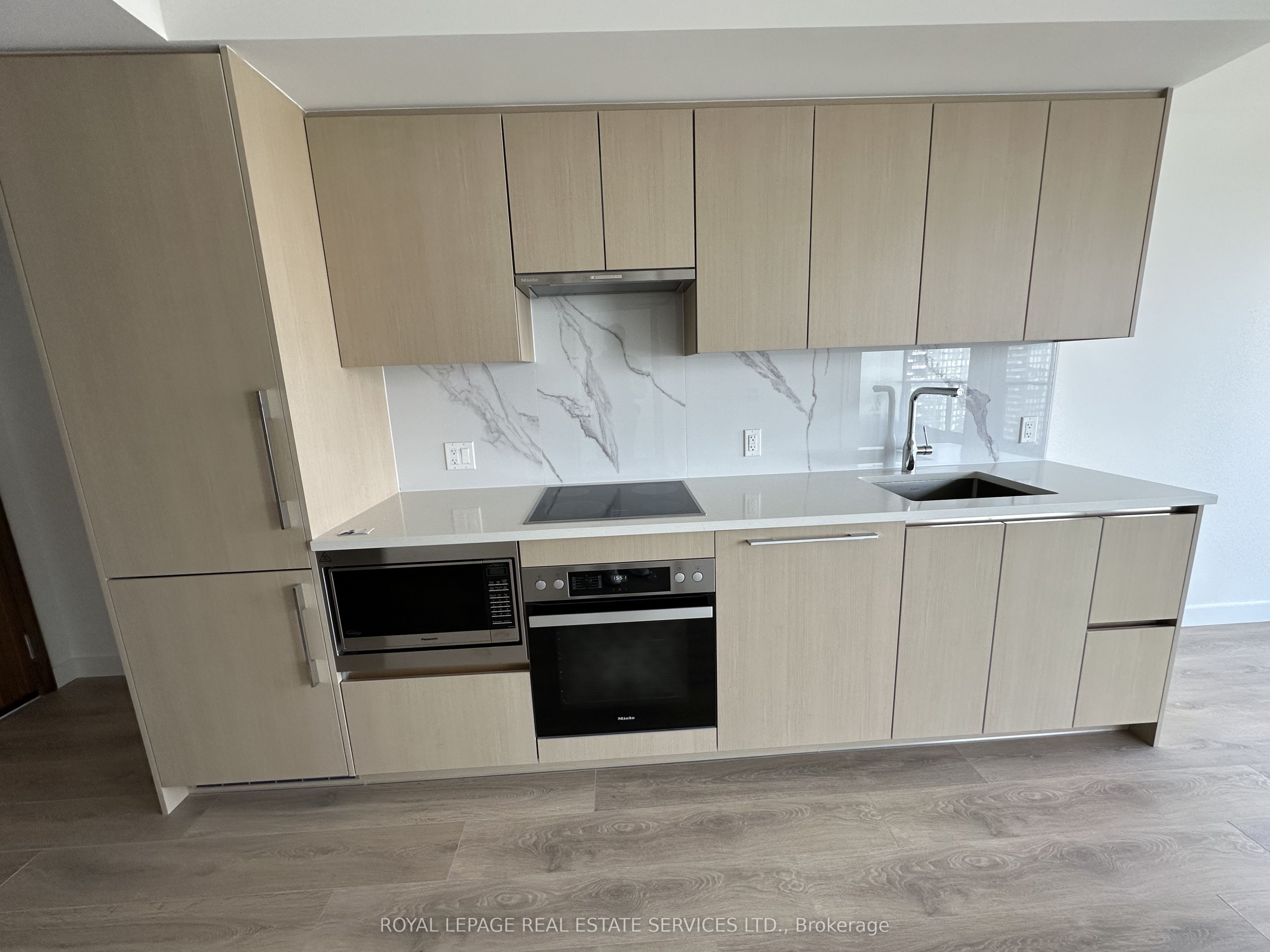 3 Concord Cityplace Way 4615 B, Toronto, ON M5V 0X4 photo 3