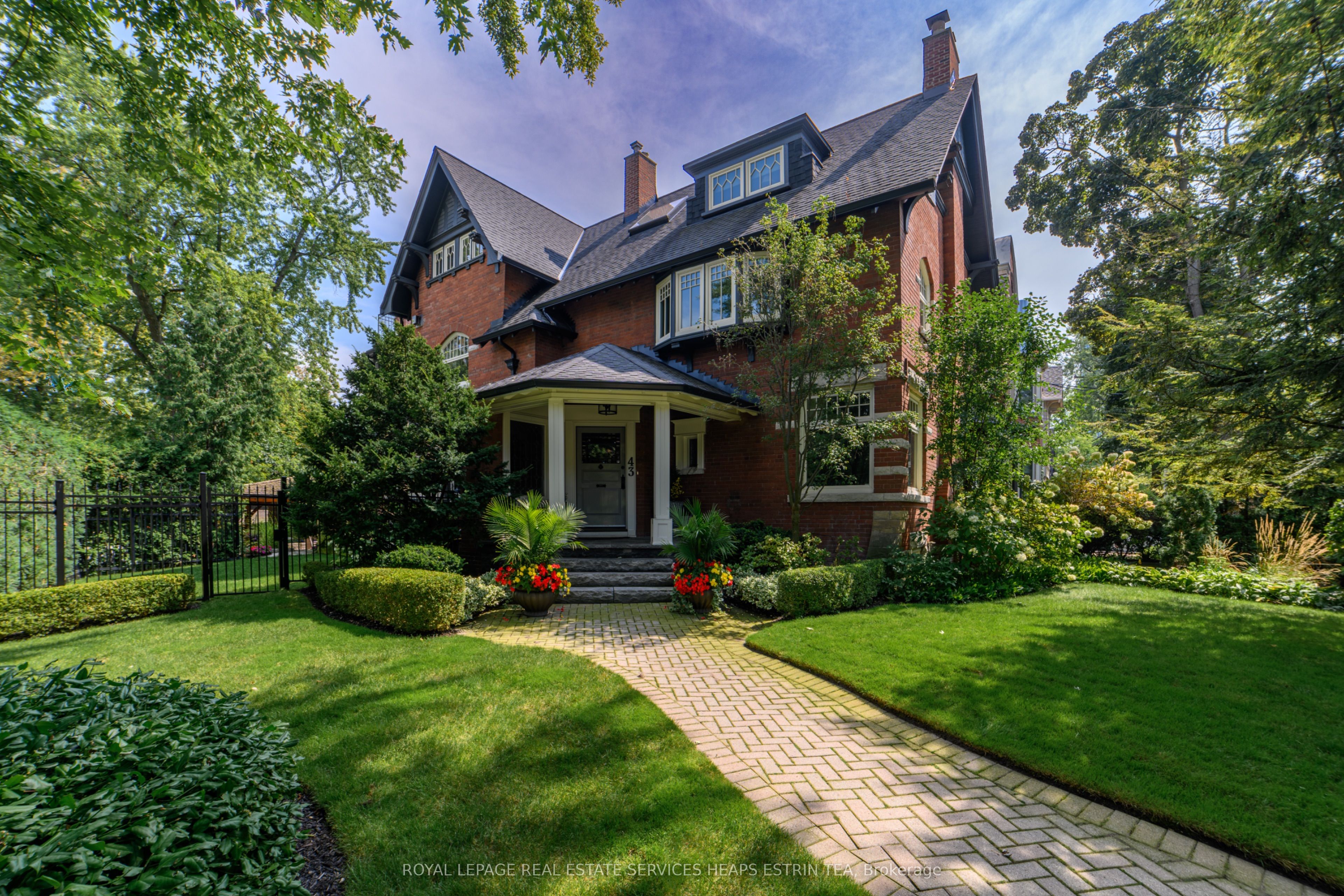 43 Maple Avenue, Toronto, ON M4W 2T9 photo 2