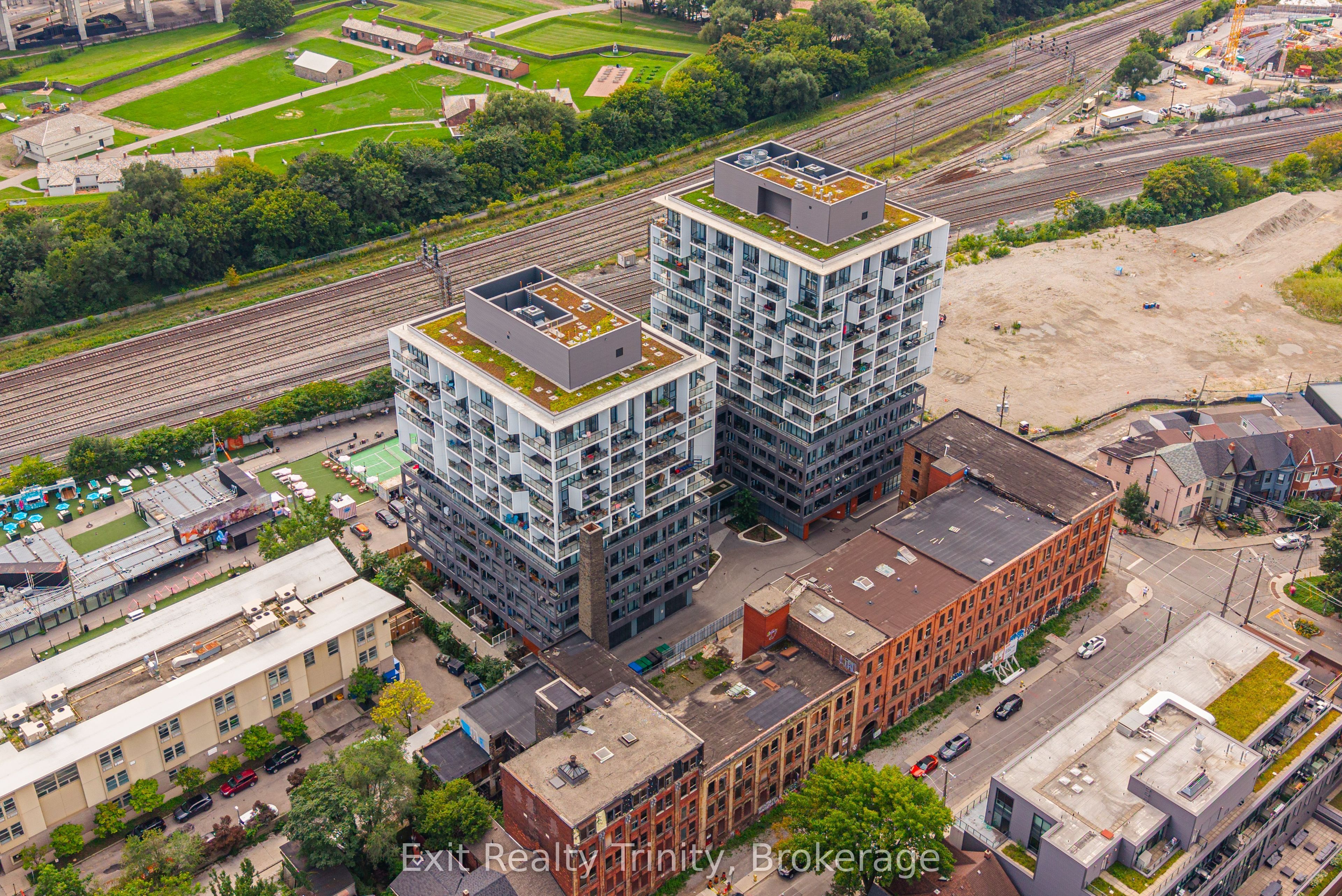 9 Tecumseth Street, Toronto, ON M5V 0S5 photo 2