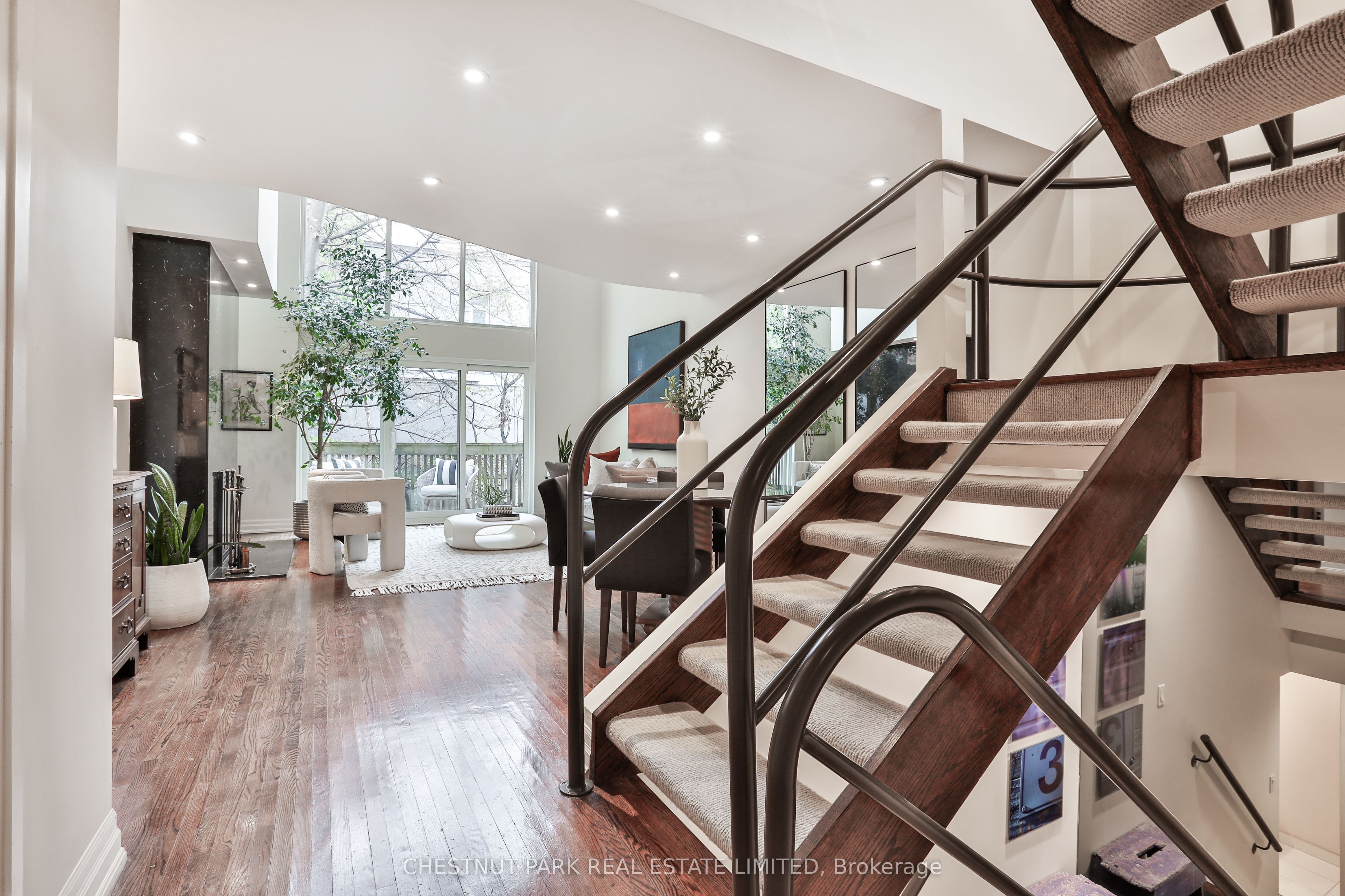22 Berryman Street, Toronto, ON M5R 1M6 photo 2