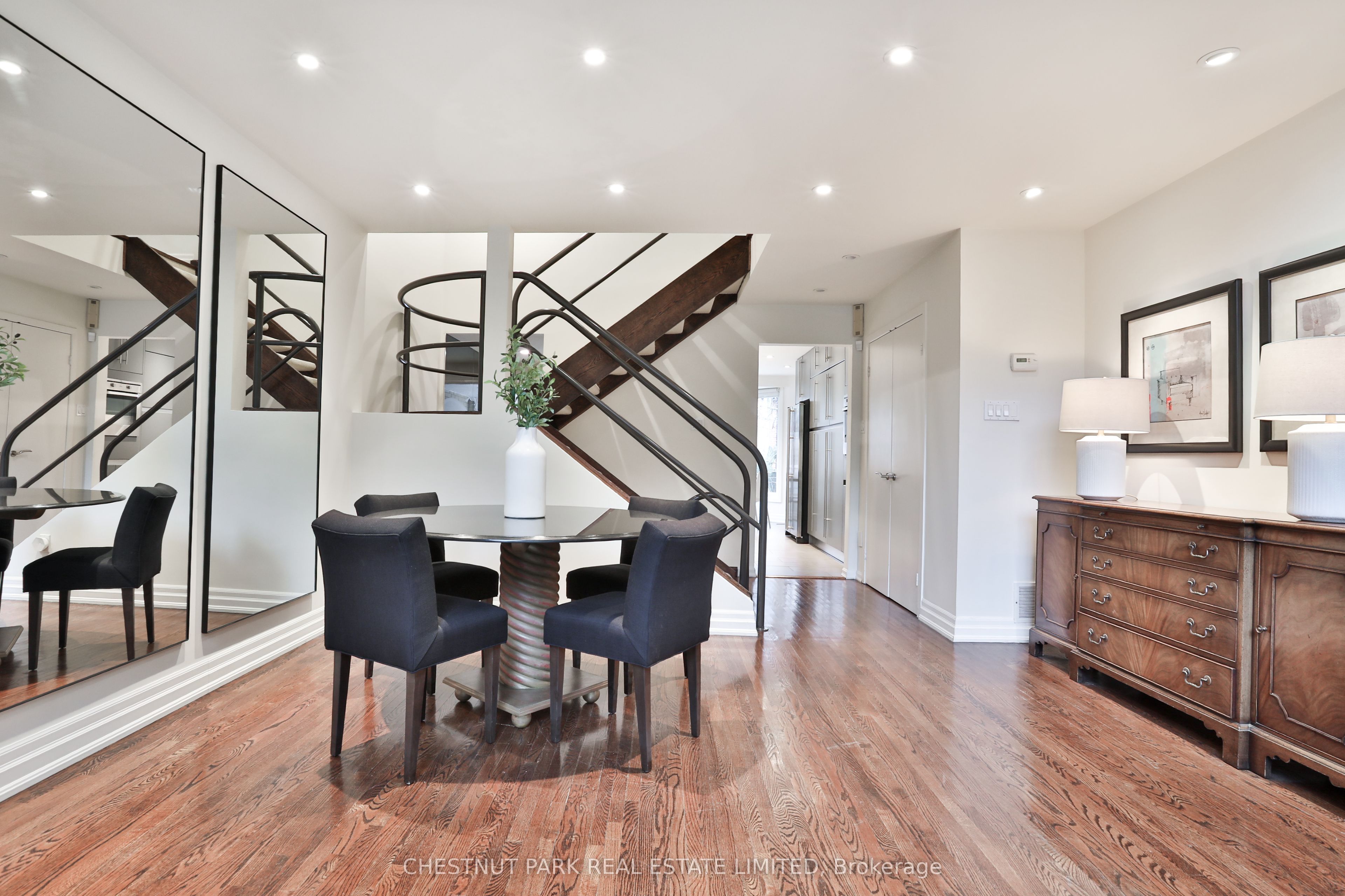 22 Berryman Street, Toronto, ON M5R 1M6 photo 4