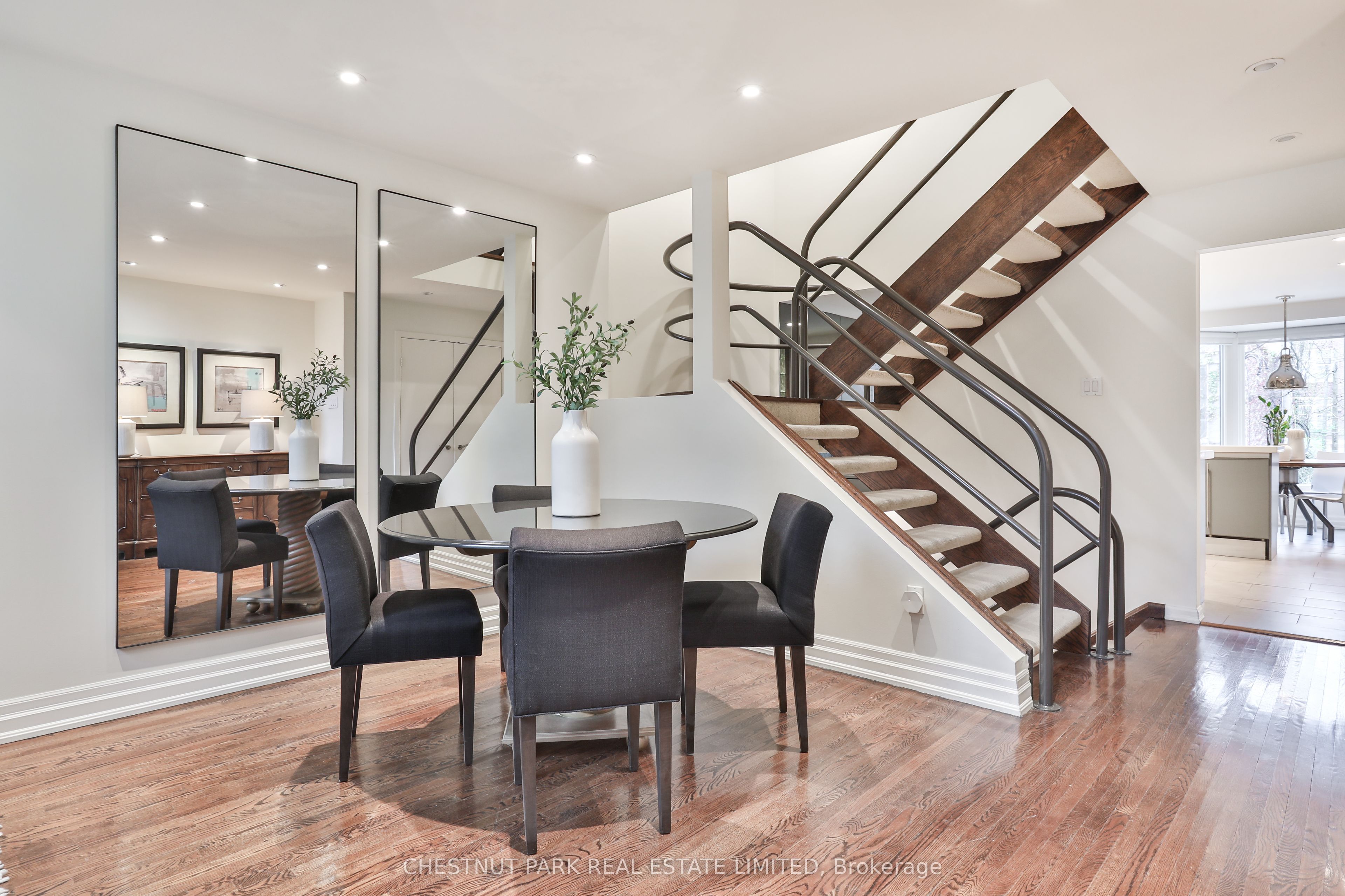 22 Berryman Street, Toronto, ON M5R 1M6 photo 5