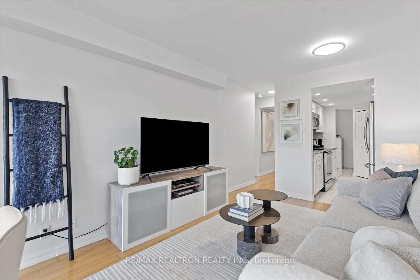 456 College Street 512, Toronto, ON M6G 4A3 photo 3