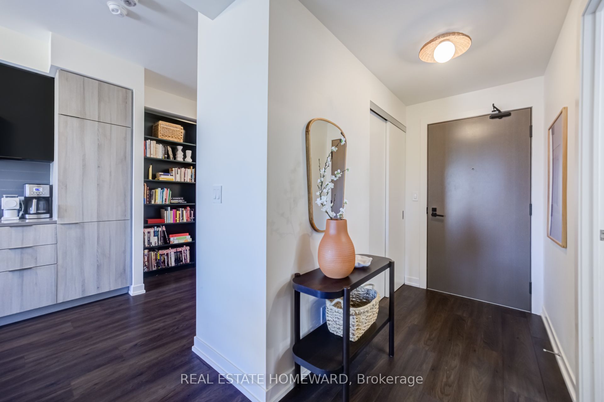 223 St Clair Avenue W 309, Toronto, ON M4V 1R3 photo 2