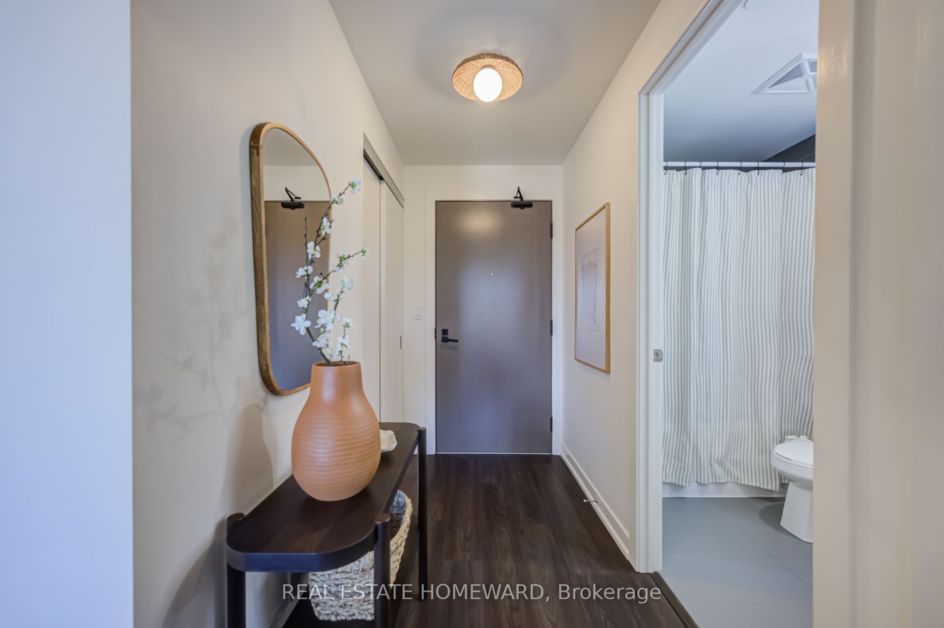223 St Clair Avenue W 309, Toronto, ON M4V 1R3 photo 3