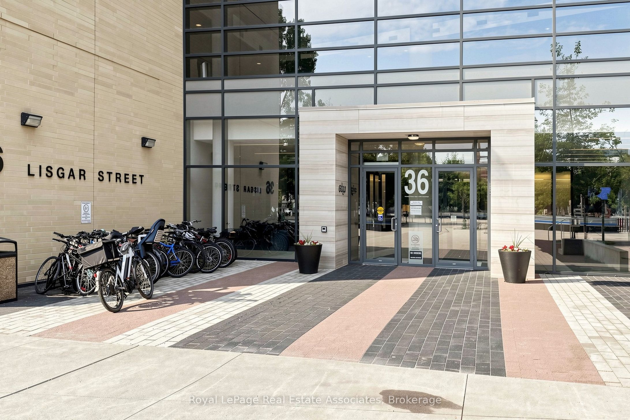 36 Lisgar Street 521E, Toronto, ON M6J 0C7 photo 3