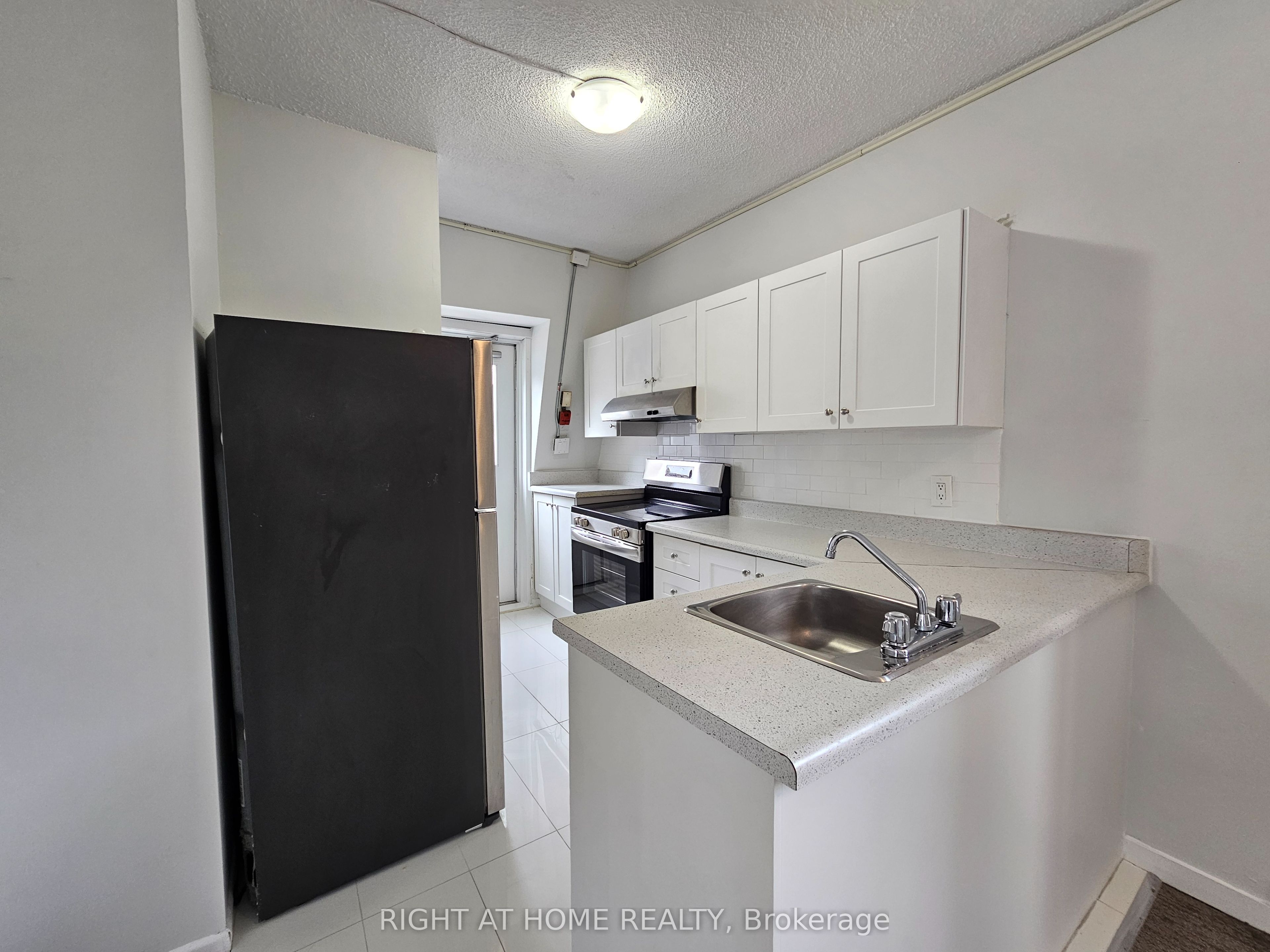 505 Church Street 302, Toronto, ON M4Y 1H2
