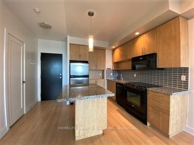 120 Homewood Avenue 3705, Toronto, ON M4Y 2J3 photo 3