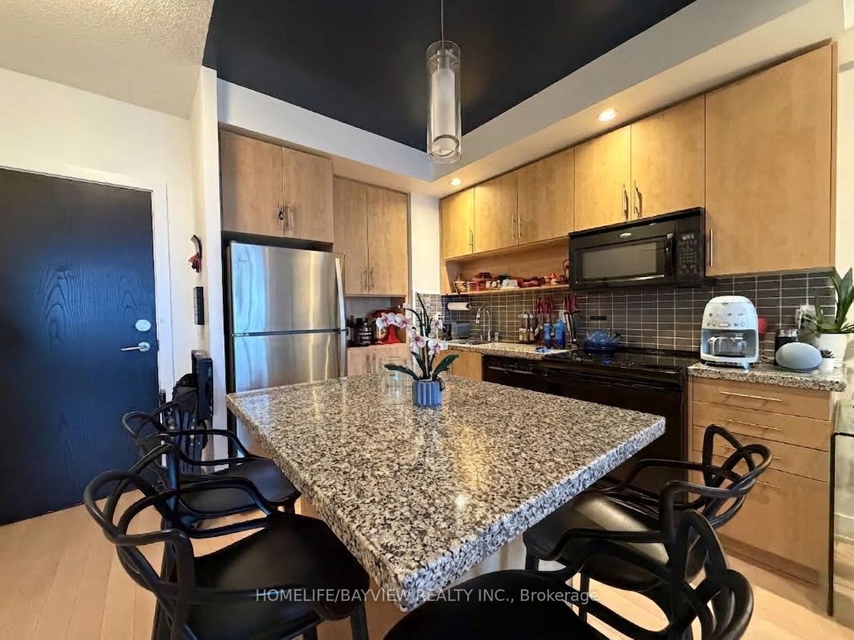 120 Homewood Avenue 3705, Toronto, ON M4Y 2J3 photo 5