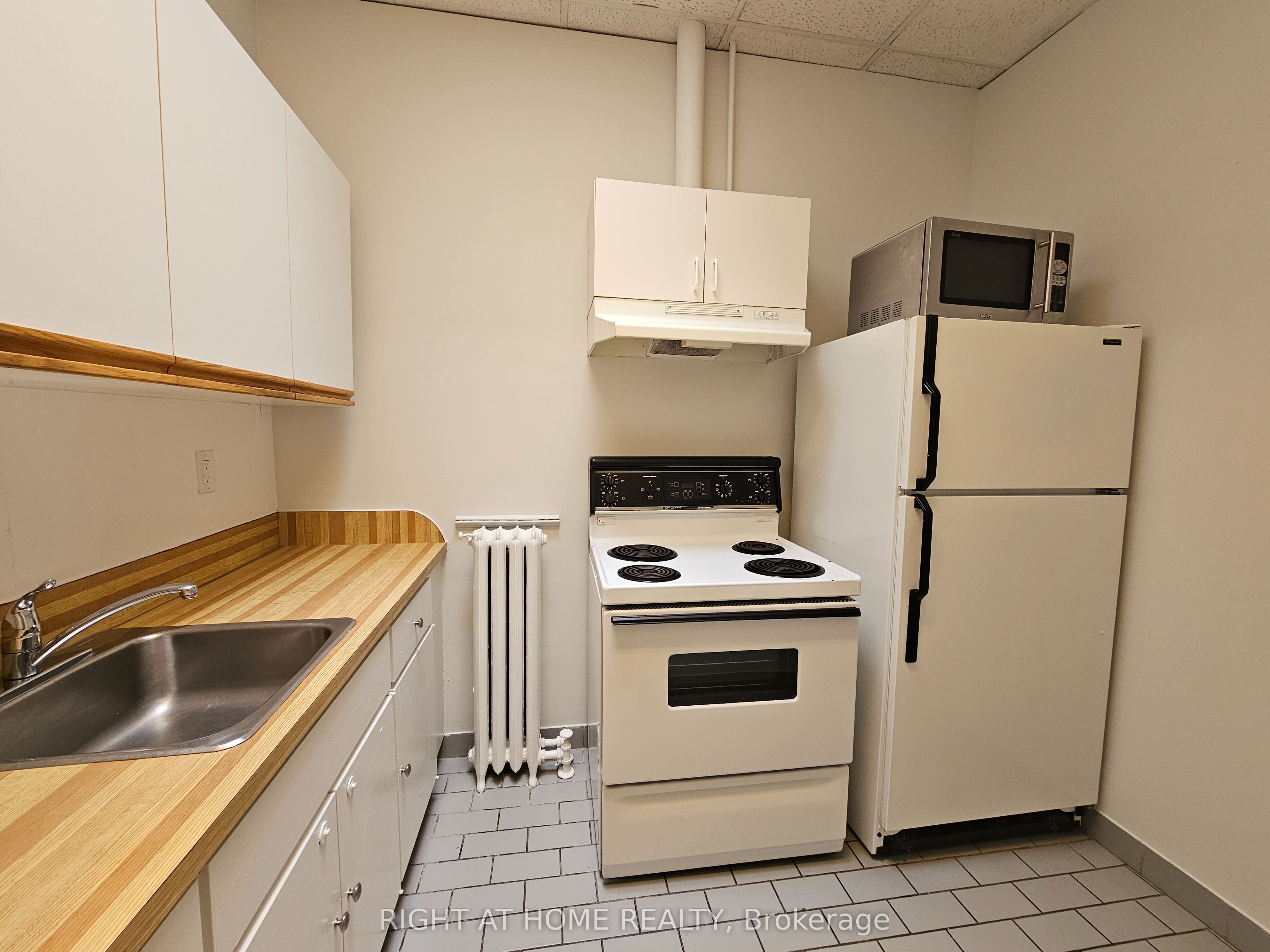 516 Yonge Street 6, Toronto, ON M4Y 1X9 photo 2