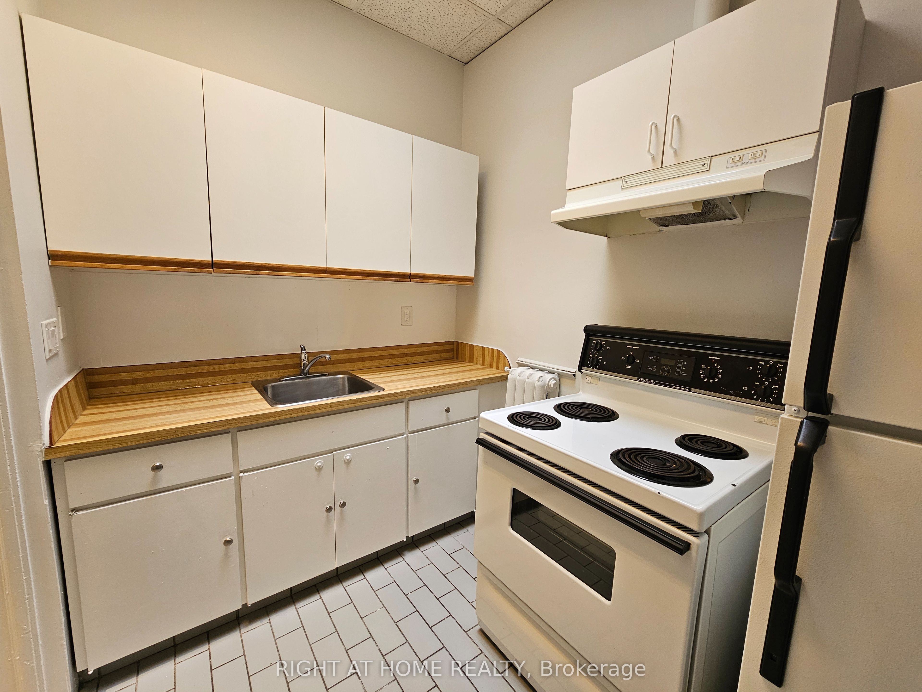 516 Yonge Street 6, Toronto, ON M4Y 1X9 photo 3