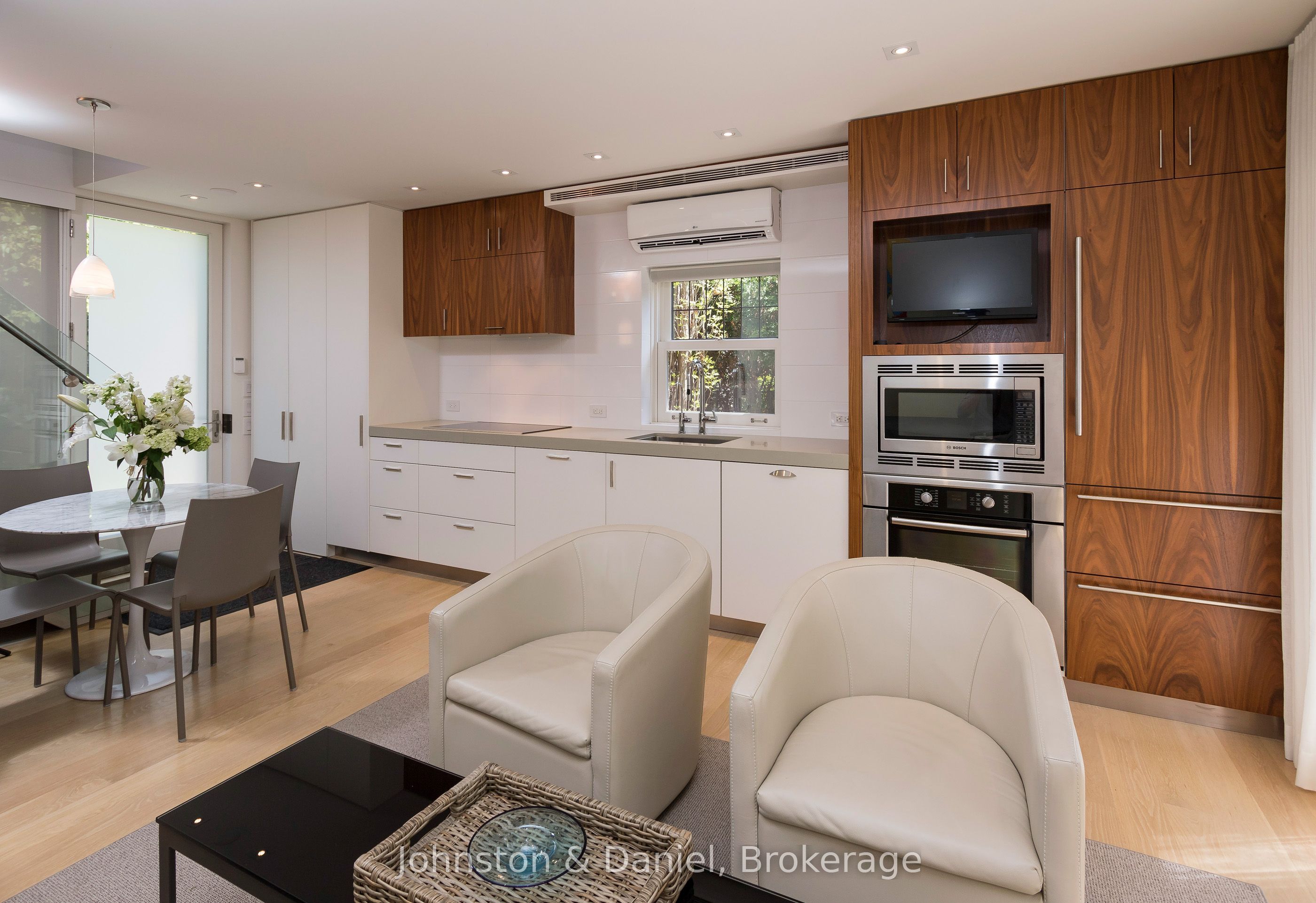 78 Roxborough Street E 400, Toronto, ON M4W 1V8 photo 3