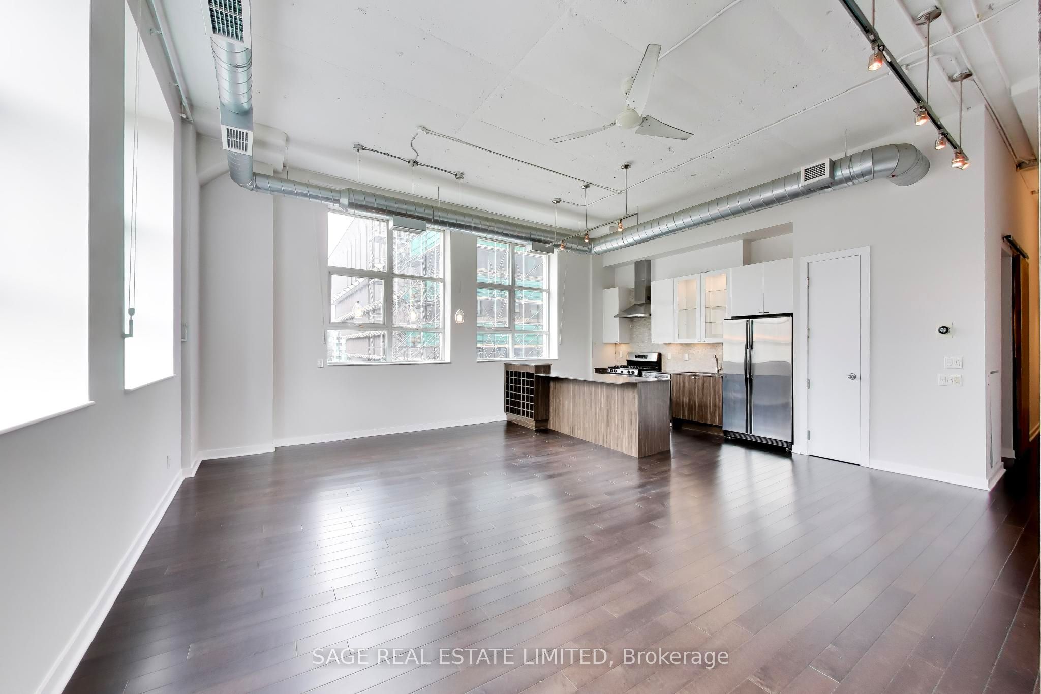 155 Dalhousie Street 521, Toronto, ON M5B 2P7 photo 3
