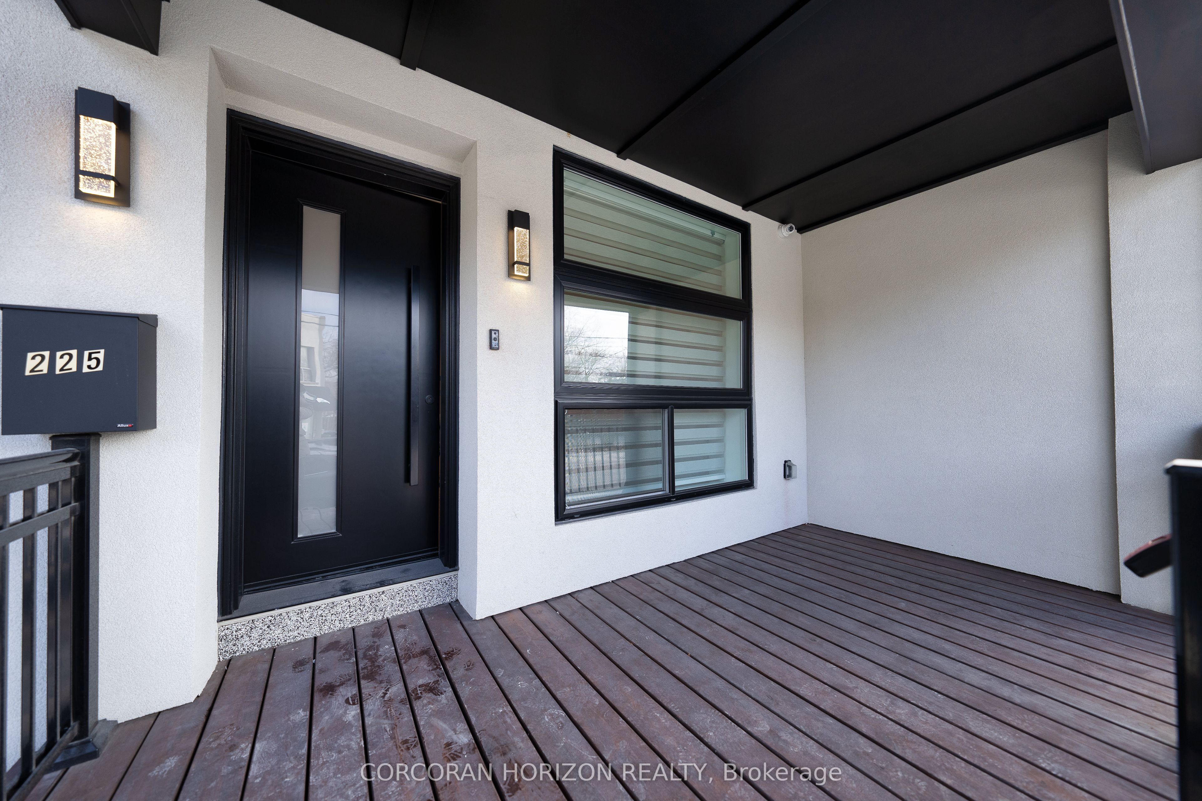 225 Christie Street, Toronto, ON M6G 3B5 photo 2