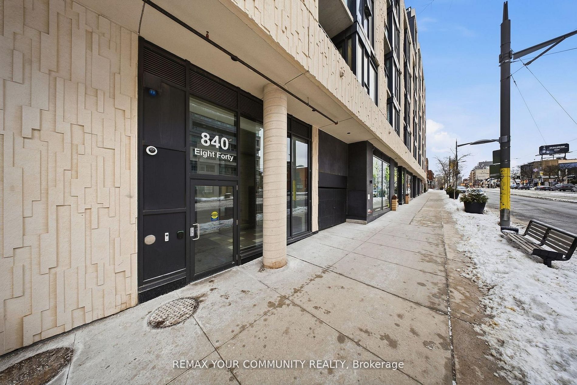 840 St Clair Avenue W 808, Toronto, ON M6C 0A4 photo 2