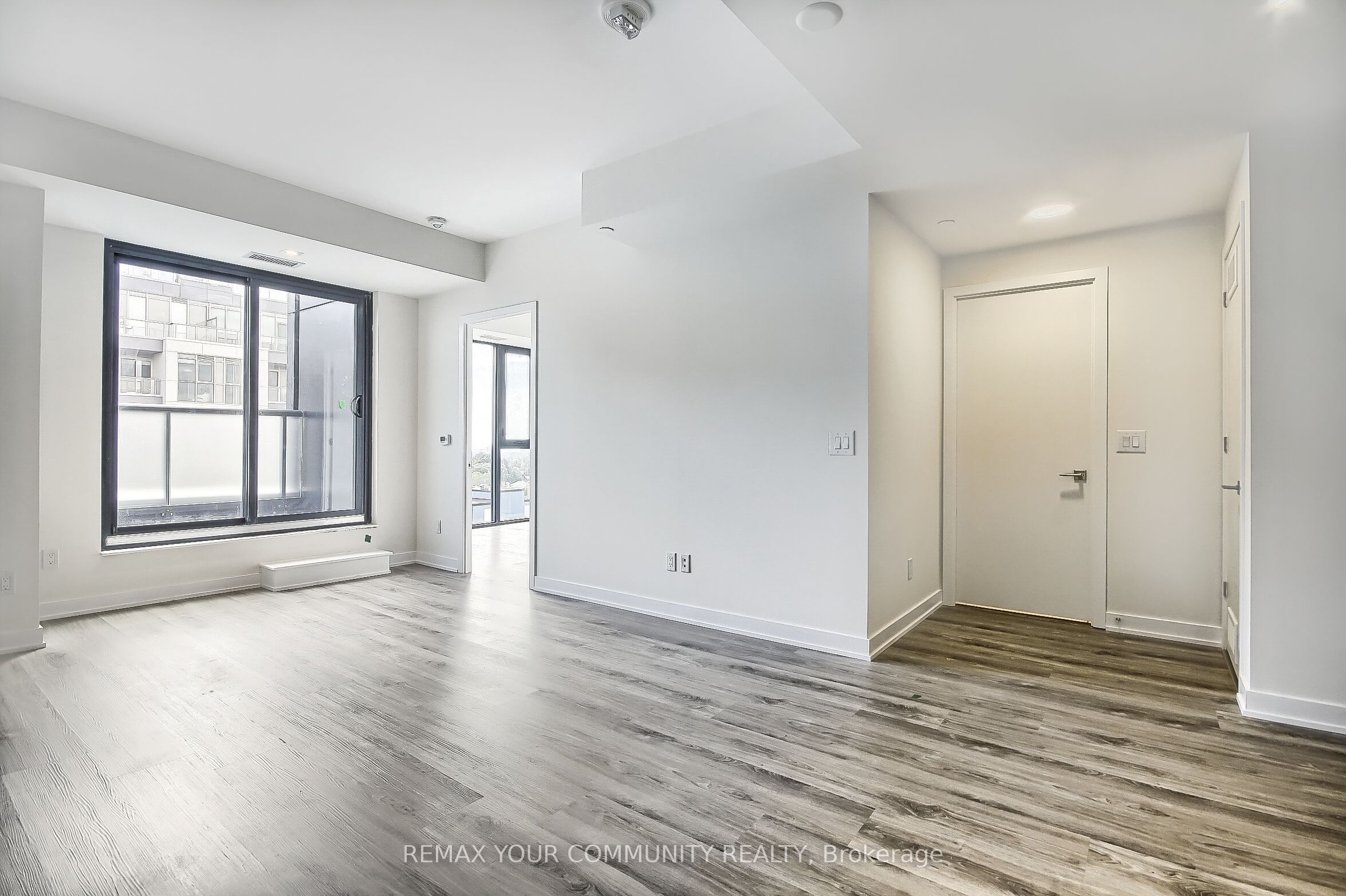 840 St Clair Avenue W 808, Toronto, ON M6C 0A4 photo 4