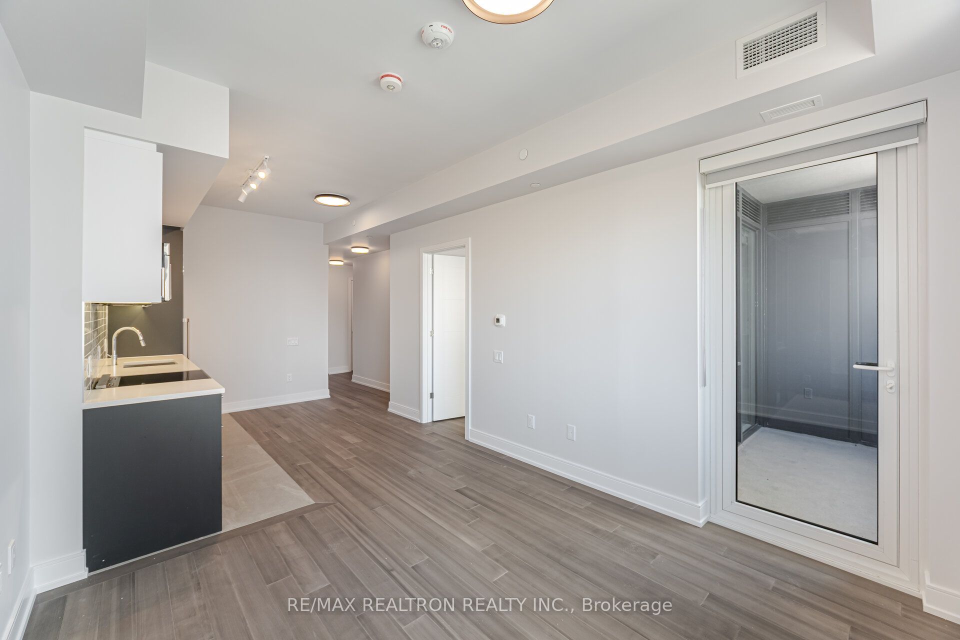 664 Spadina Avenue 904, Toronto, ON M5S 2H7 photo 5