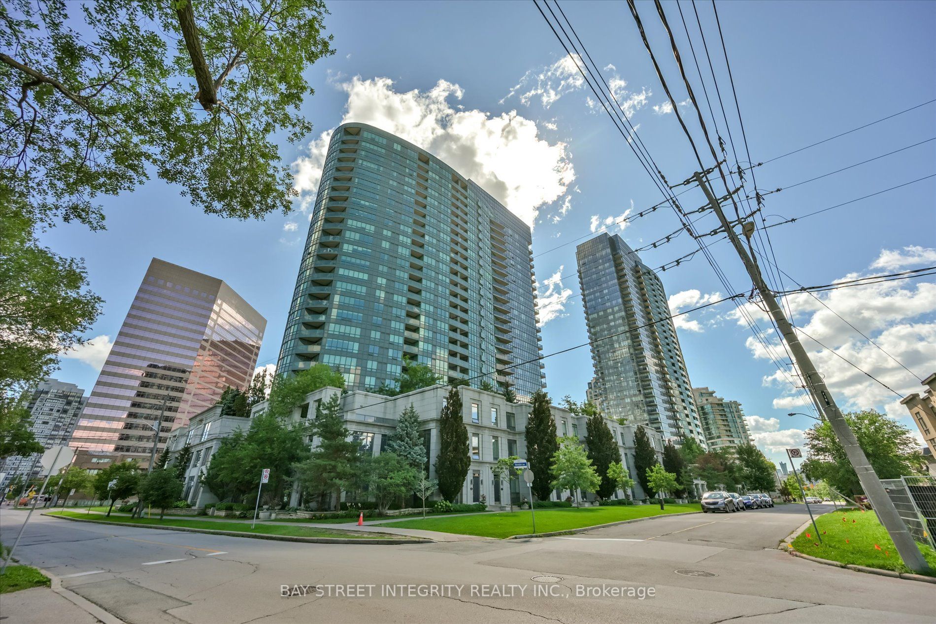 15 Greenview Avenue 1906, Toronto, ON M2M 4M7