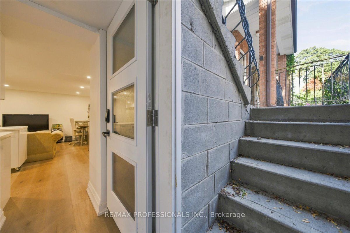 134 Argyle Street Lower, Toronto, ON M6J 1N9 photo 3