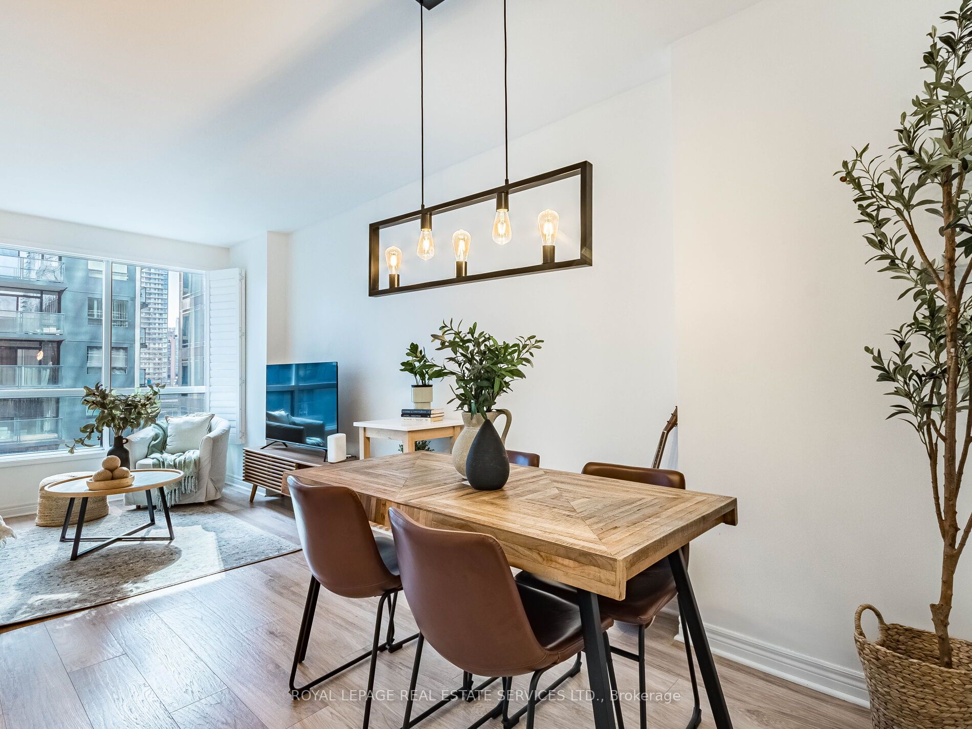 55 Bloor Street E 802, Toronto, ON M4W 3W6 photo 4