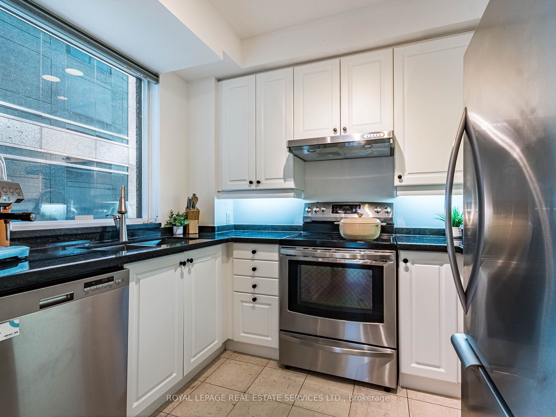 55 Bloor Street E 802, Toronto, ON M4W 3W6 photo 5