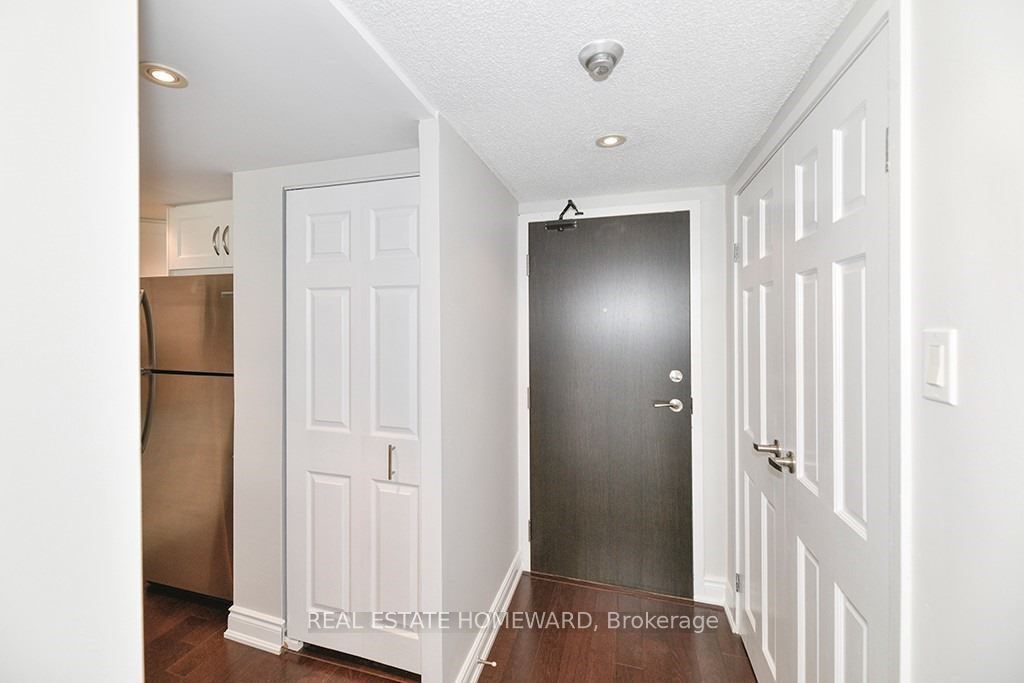 15 Maitland Place 402, Toronto, ON M4Y 2X3 photo 3