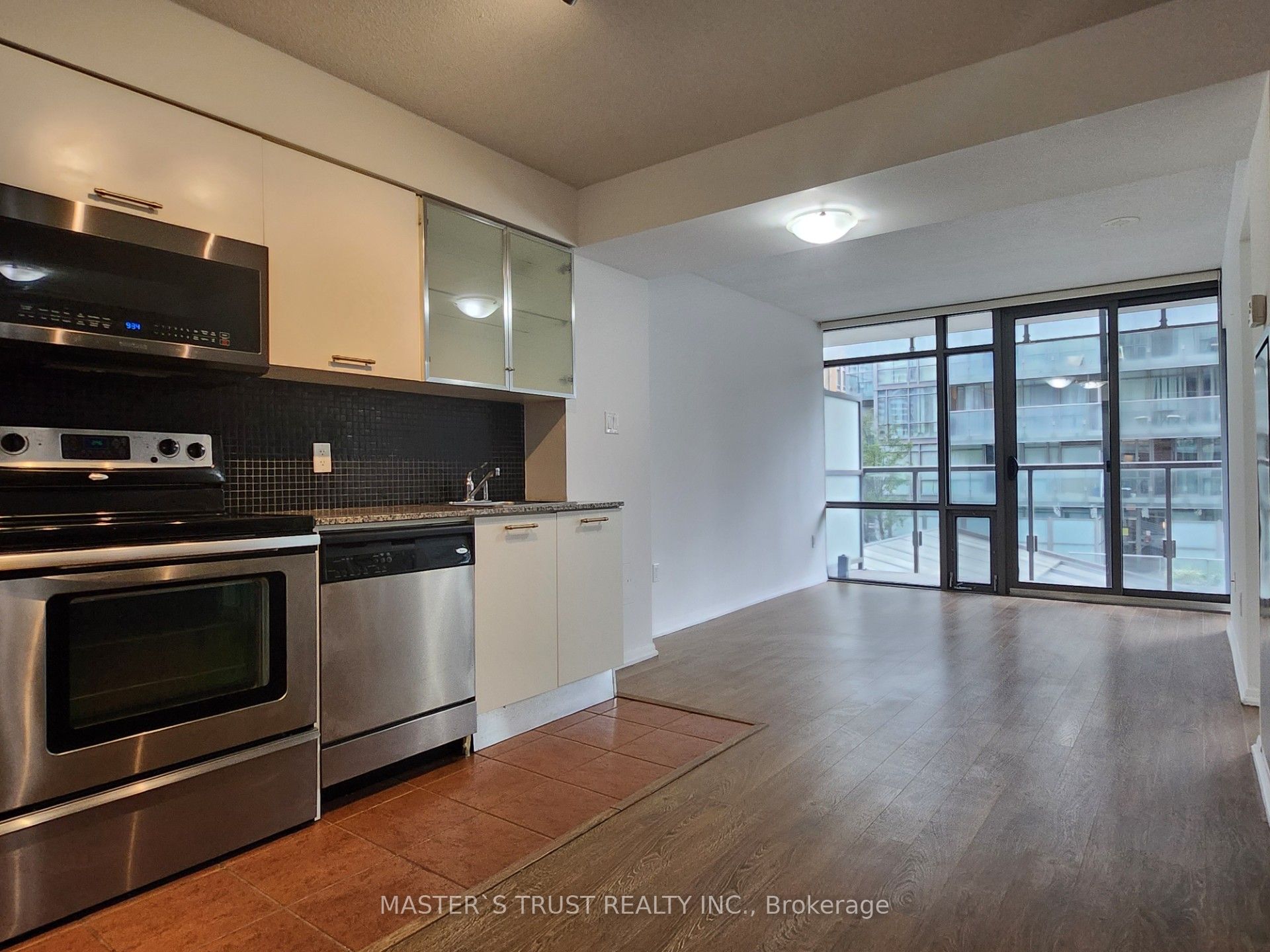 37 Grosvenor Street 410, Toronto, ON M4Y 3G5 photo 5