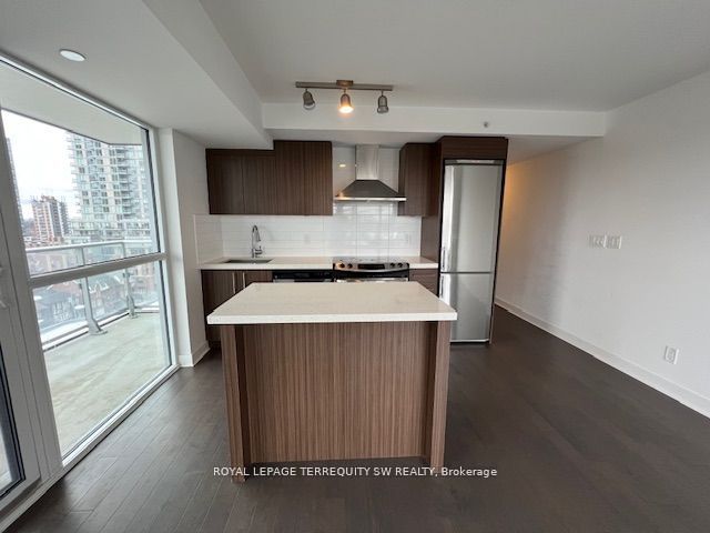 58 Orchard View Boulevard 902, Toronto, ON M4R 0A2 photo 4