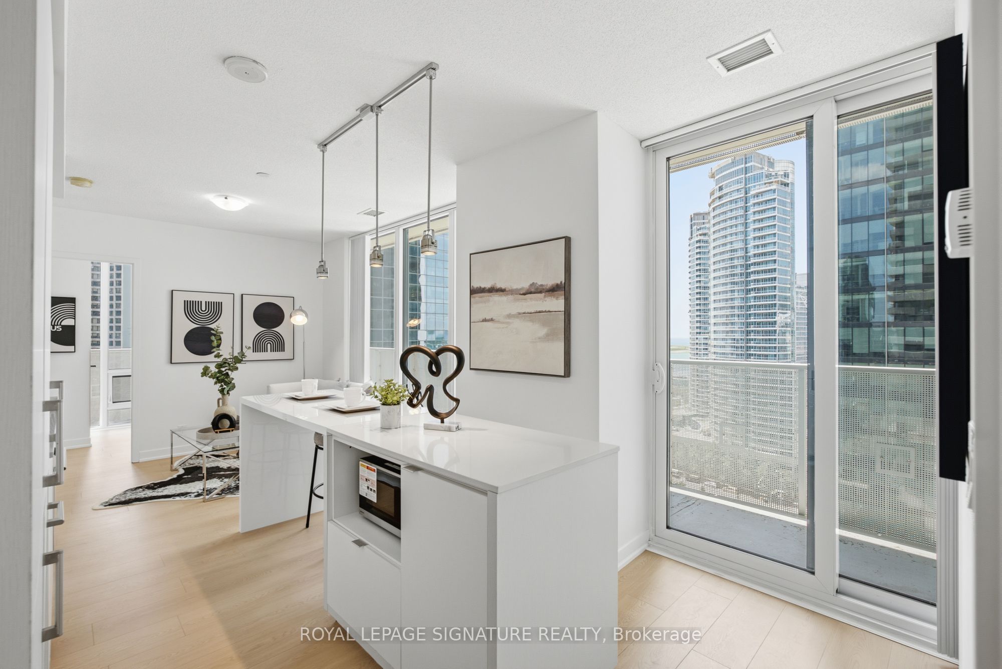 88 Harbour Street 1710, Toronto, ON M5J 0C3