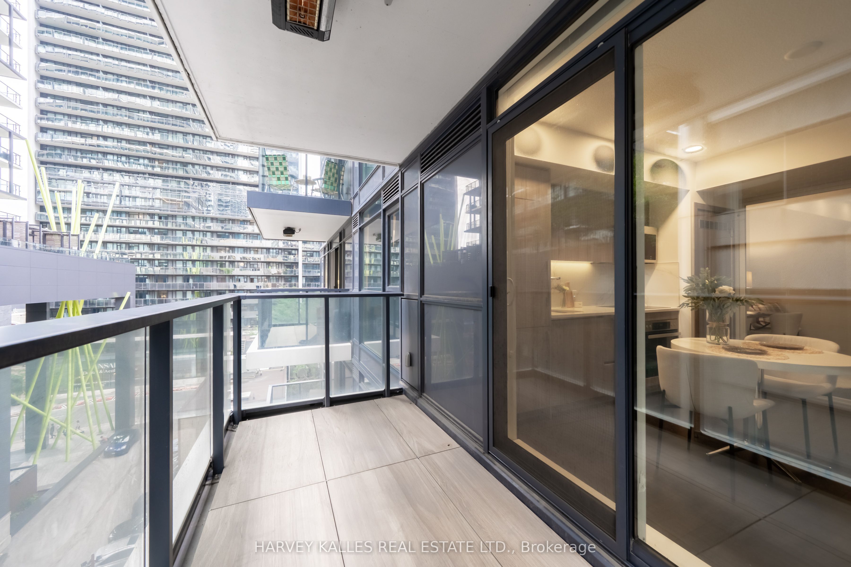38 Widmer Street 710, Toronto, ON M5V 2E9 photo 5