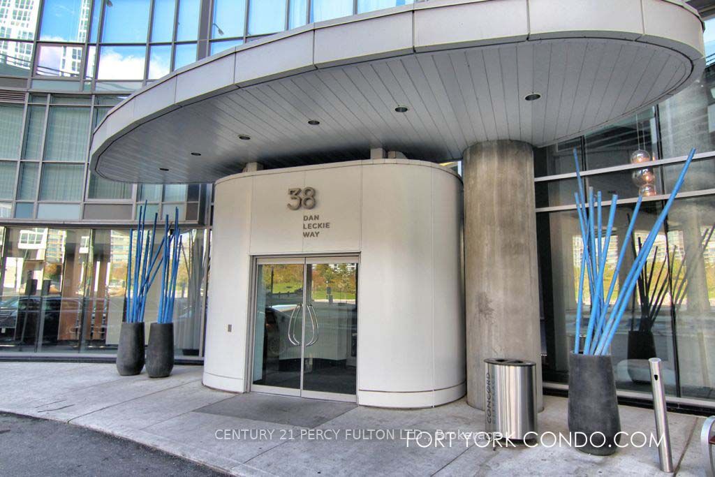 38 Dan Leckie Way 2112, Toronto, ON M5V 2V6 photo 4