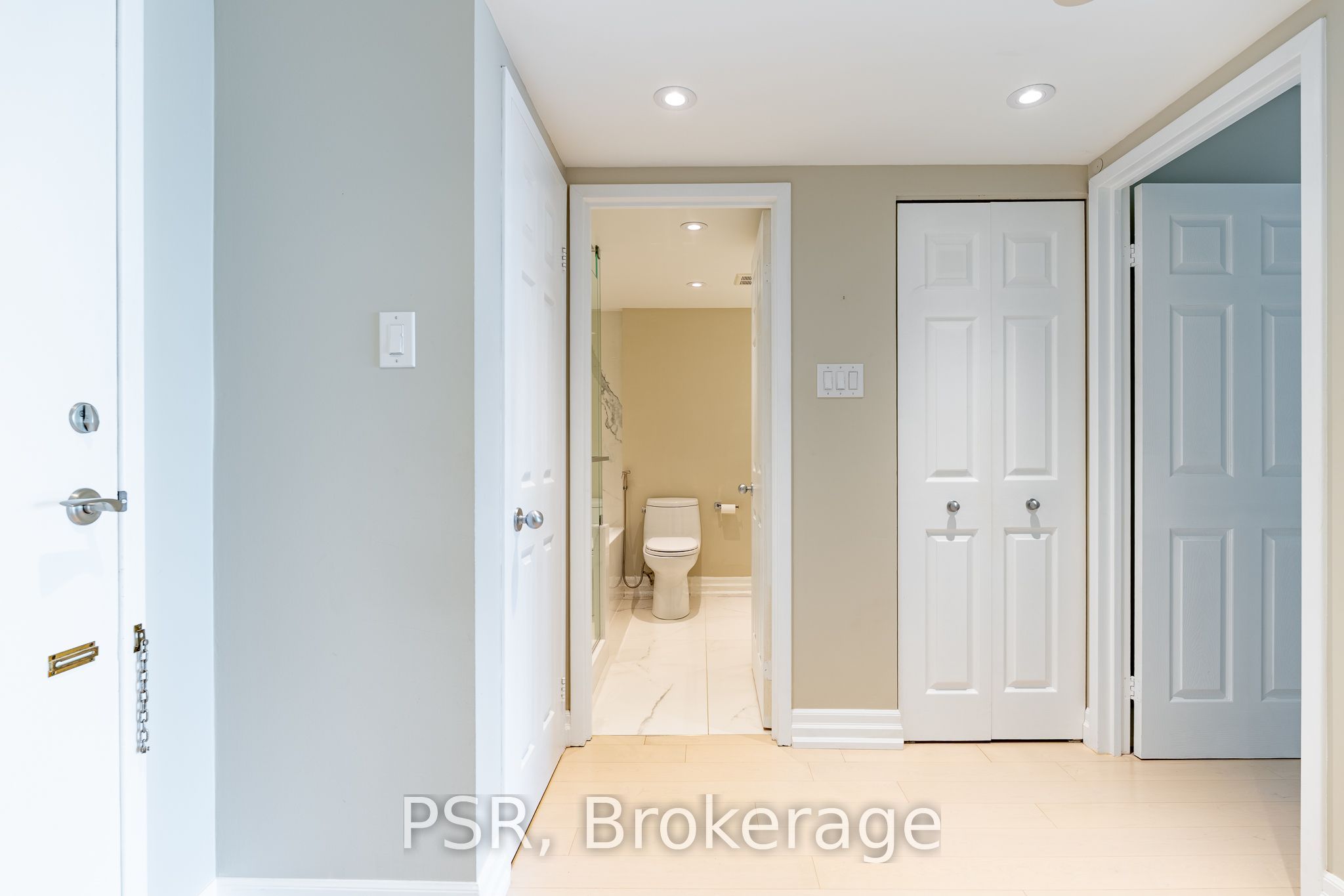 77 Harbour Square 1209, Toronto, ON M5J 2S2 photo 2