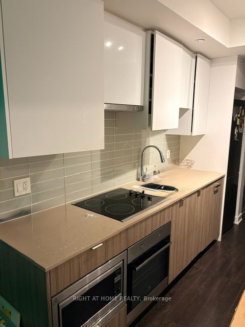 99 Broadway Avenue 2105, Toronto, ON M4P 0E3