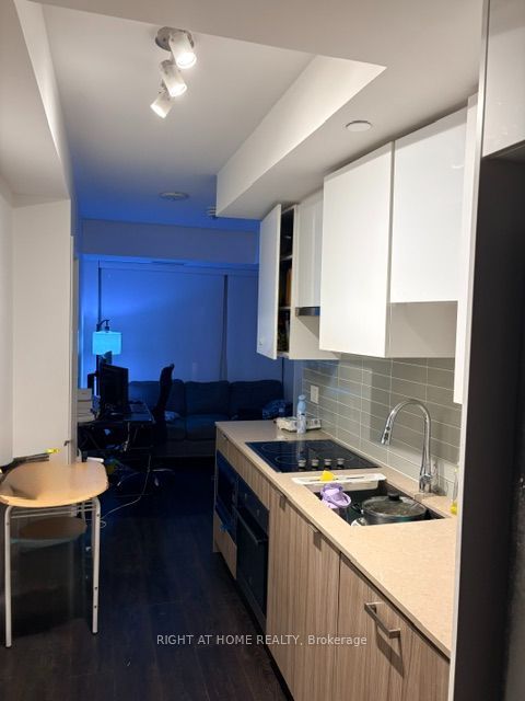 99 Broadway Avenue 2105, Toronto, ON M4P 0E3 photo 2
