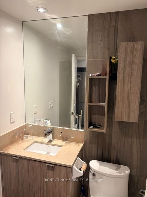 99 Broadway Avenue 2105, Toronto, ON M4P 0E3 photo 3