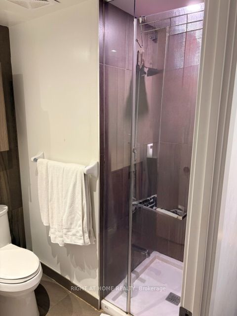 99 Broadway Avenue 2105, Toronto, ON M4P 0E3 photo 4
