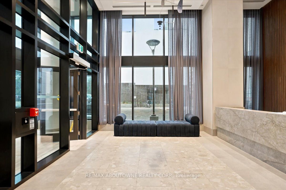 15 David Salomon Drive 2303, Toronto, ON M3C 1E7 photo 2