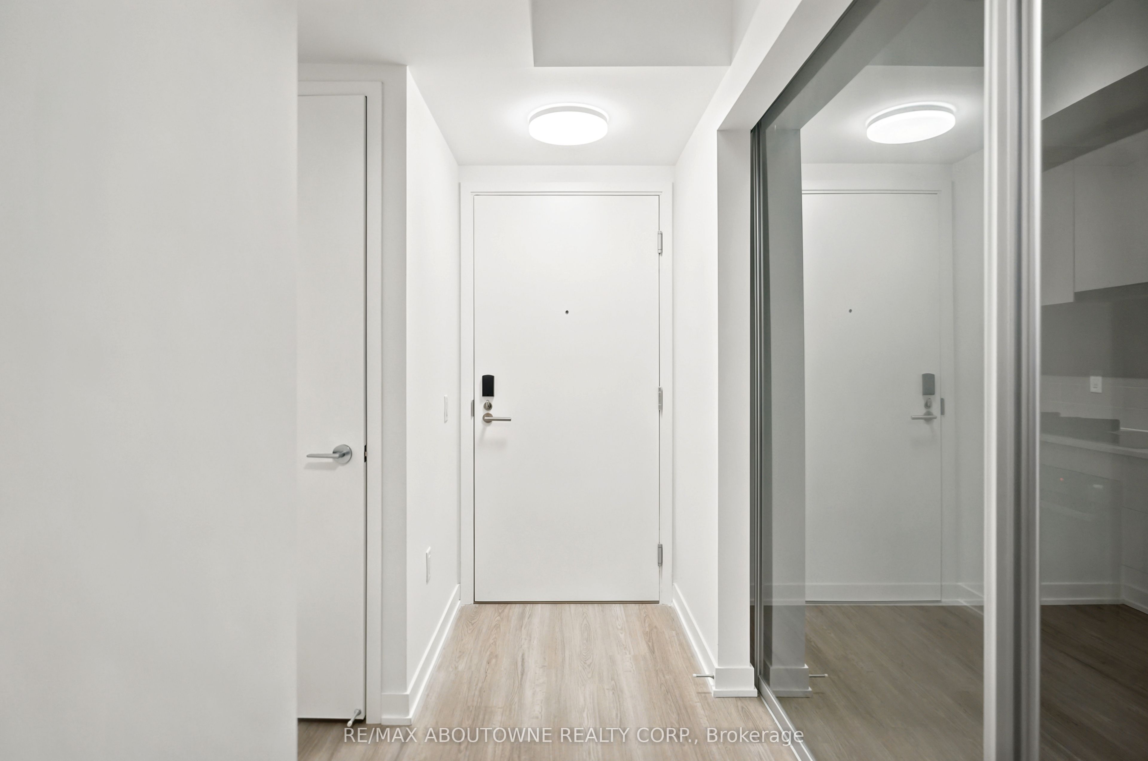 15 David Salomon Drive 2303, Toronto, ON M3C 1E7 photo 3