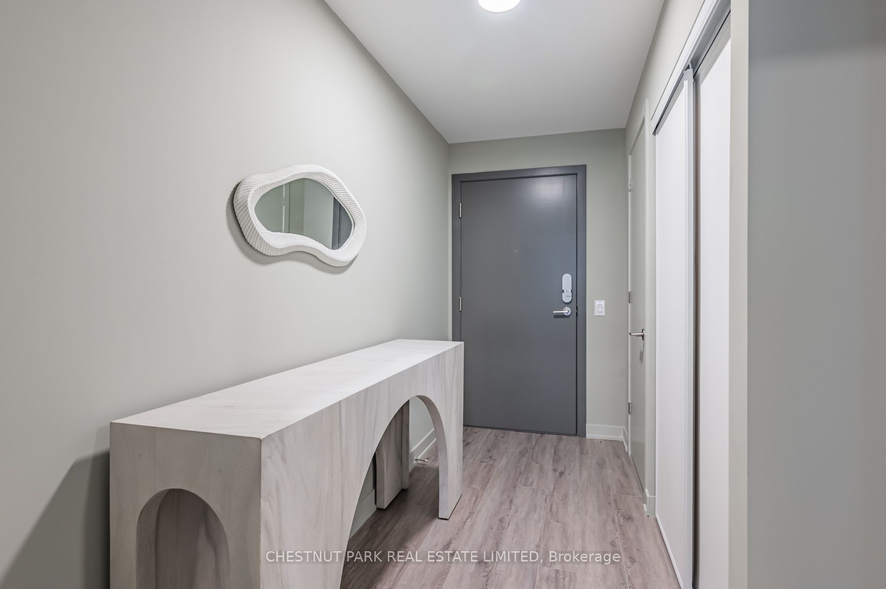 9 Tecumseth Street 821, Toronto, ON M5V 0S5 photo 2
