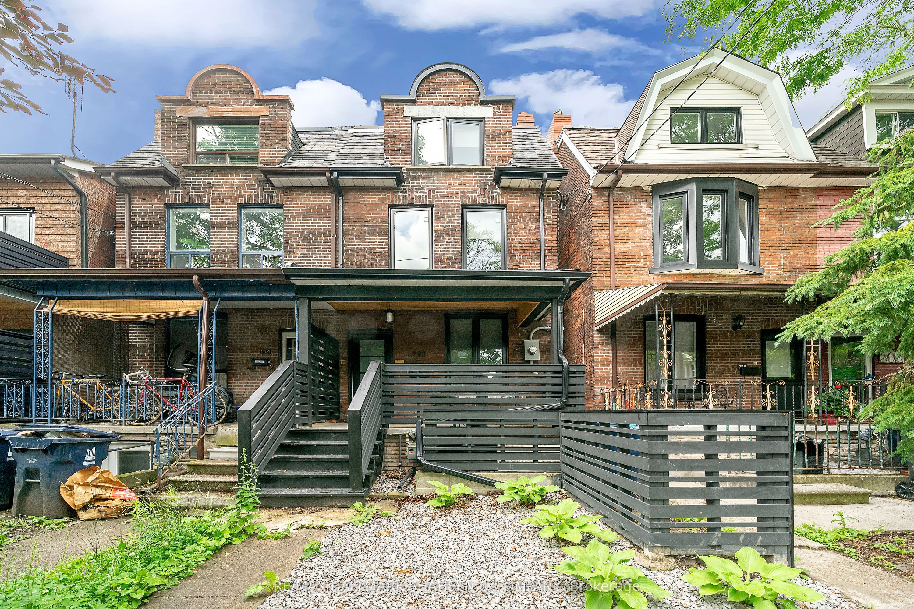 198 Roxton Road 2nd&3rd, Toronto, ON M6J 2Y5 photo 2