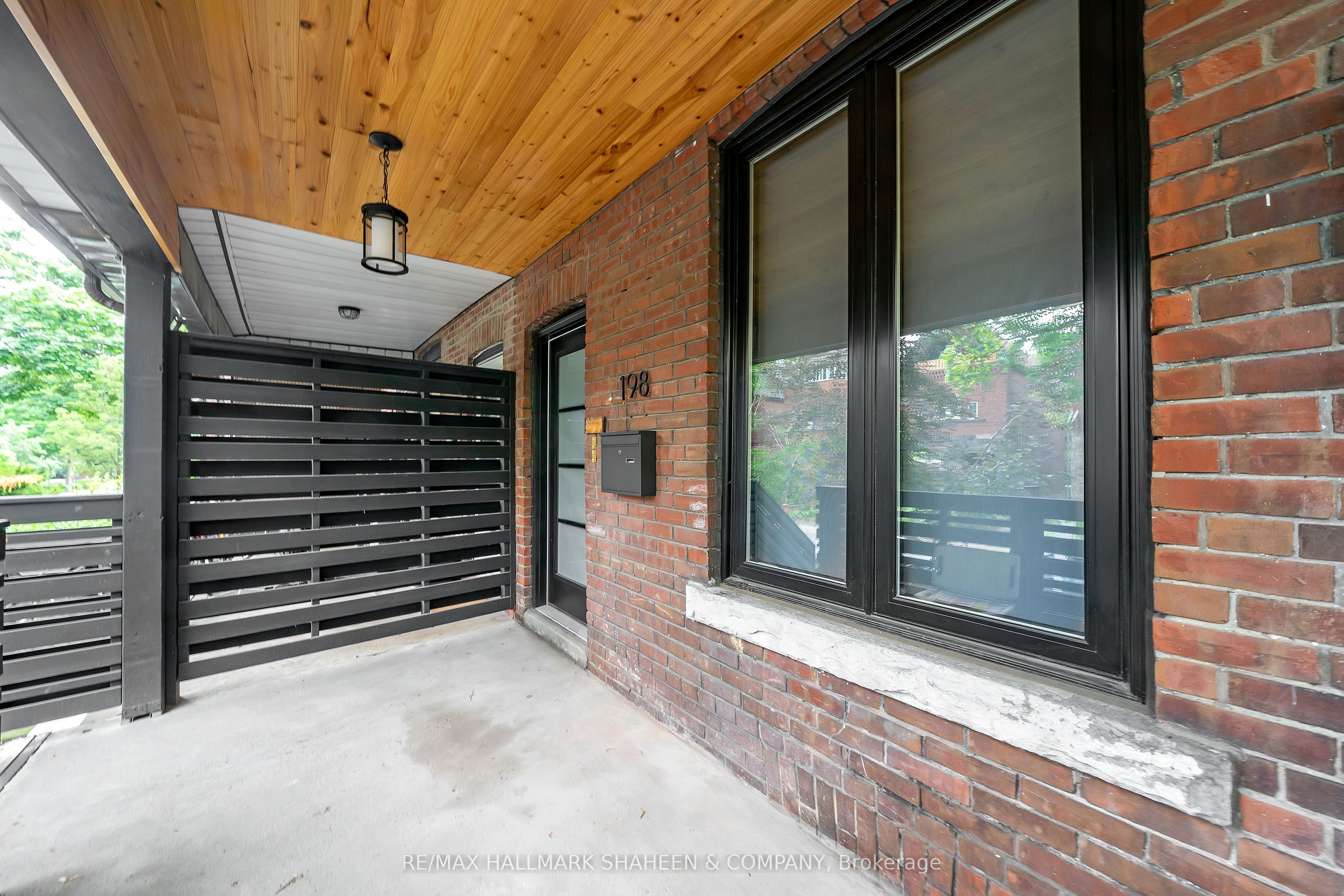 198 Roxton Road 2nd&3rd, Toronto, ON M6J 2Y5 photo 4