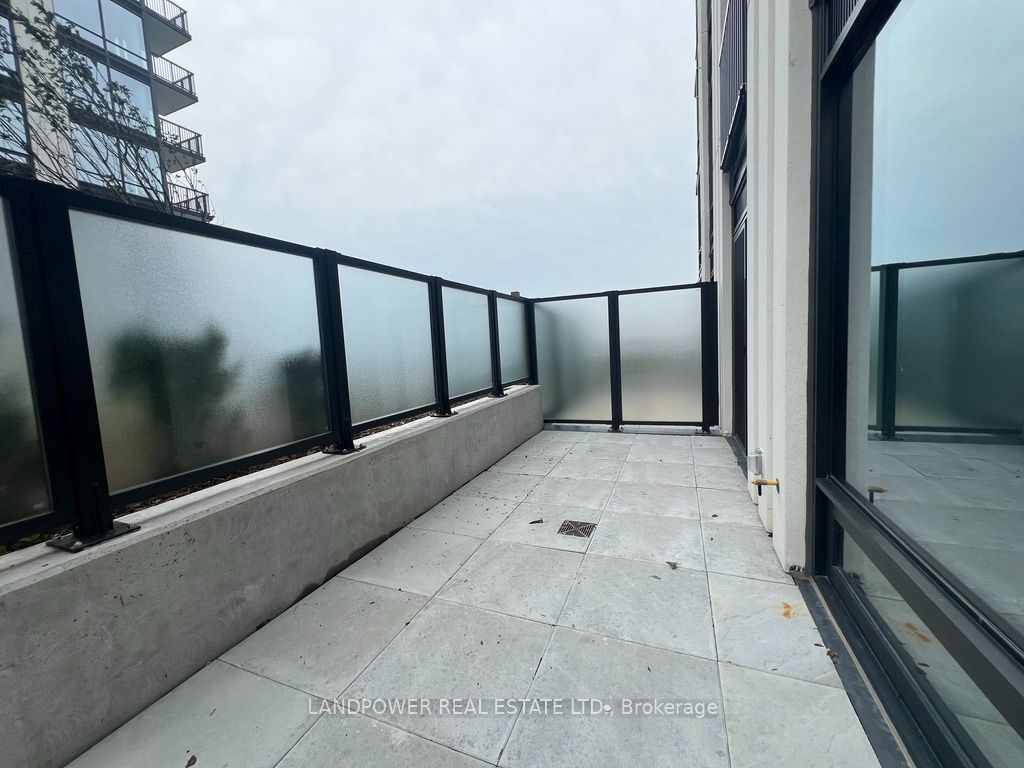 89 Montclair Avenue 915, Toronto, ON M5P 0B1